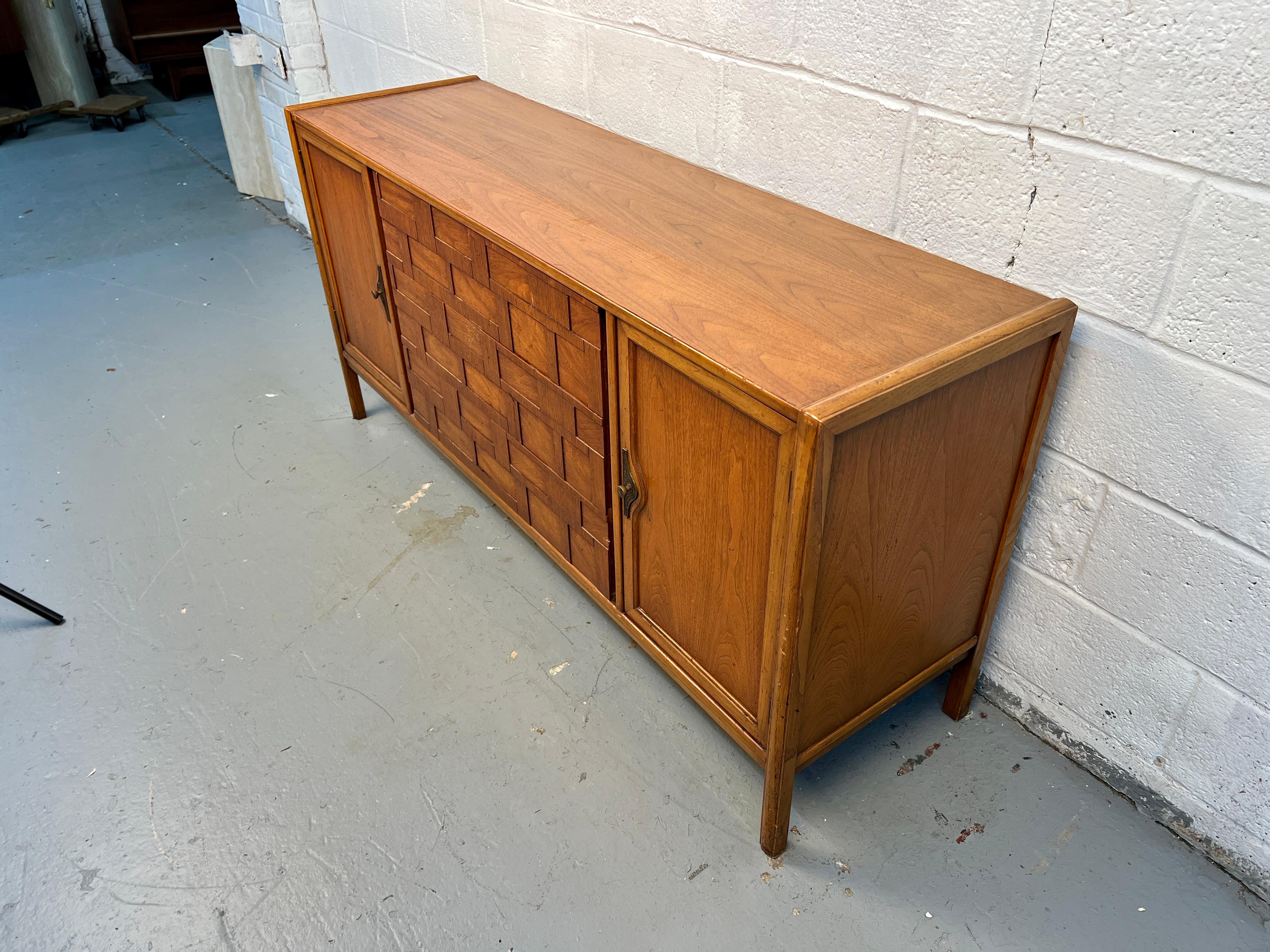 Credenza Lane's 