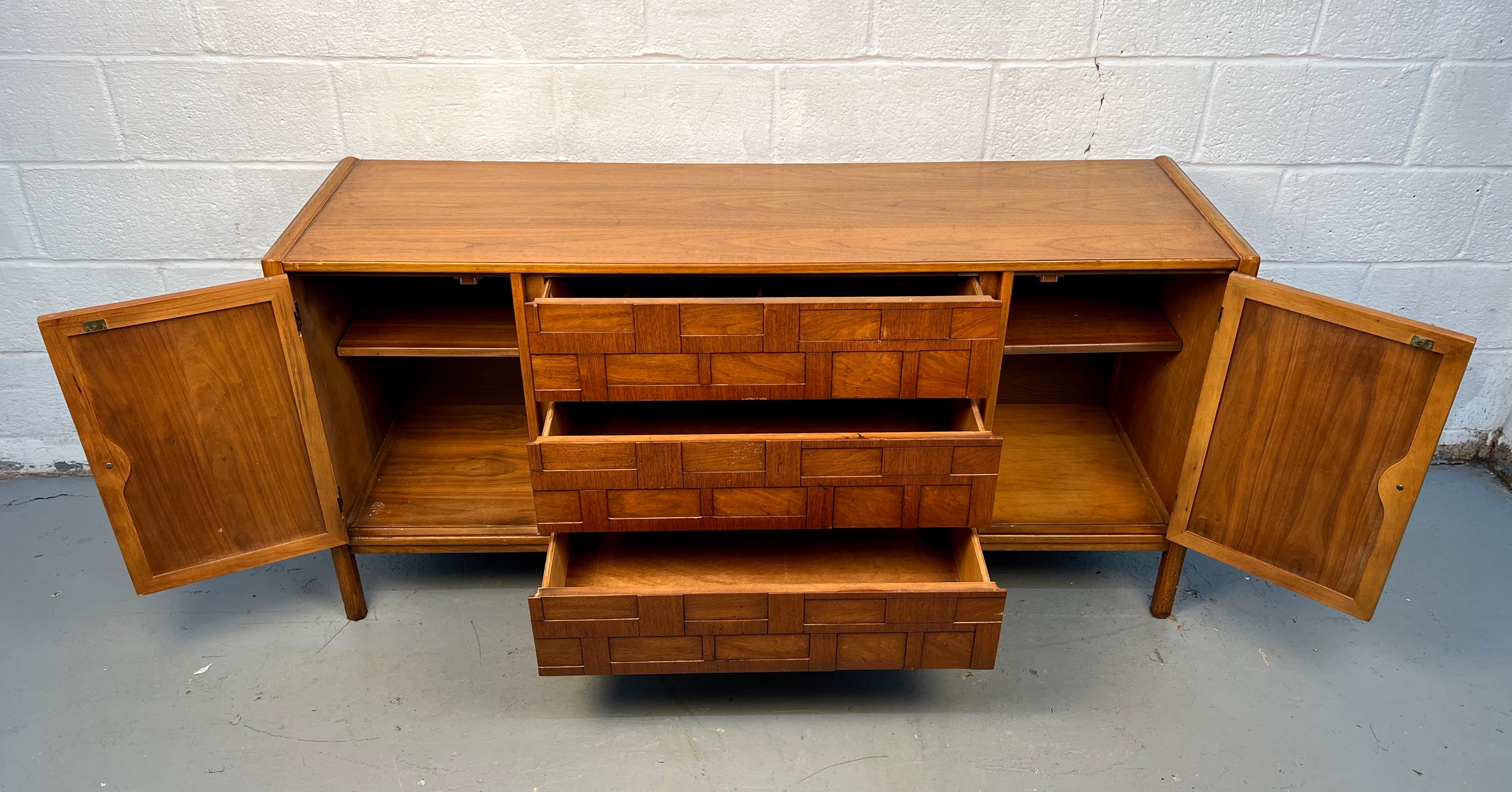 Credenza Lane's 
