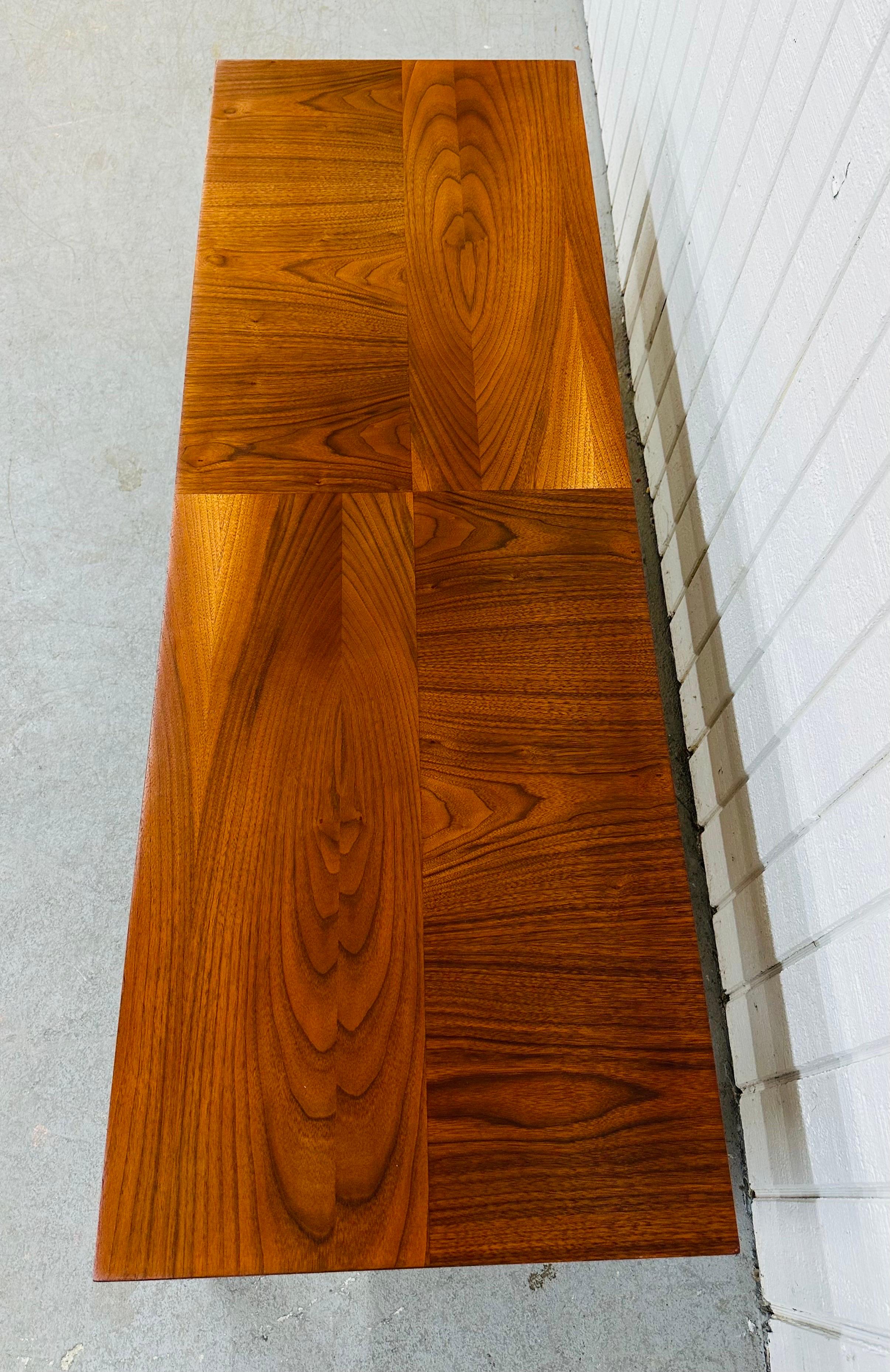 Mid-Century Modern Lane Rectangular Walnut Coffee Table In Good Condition In Clarksboro, NJ