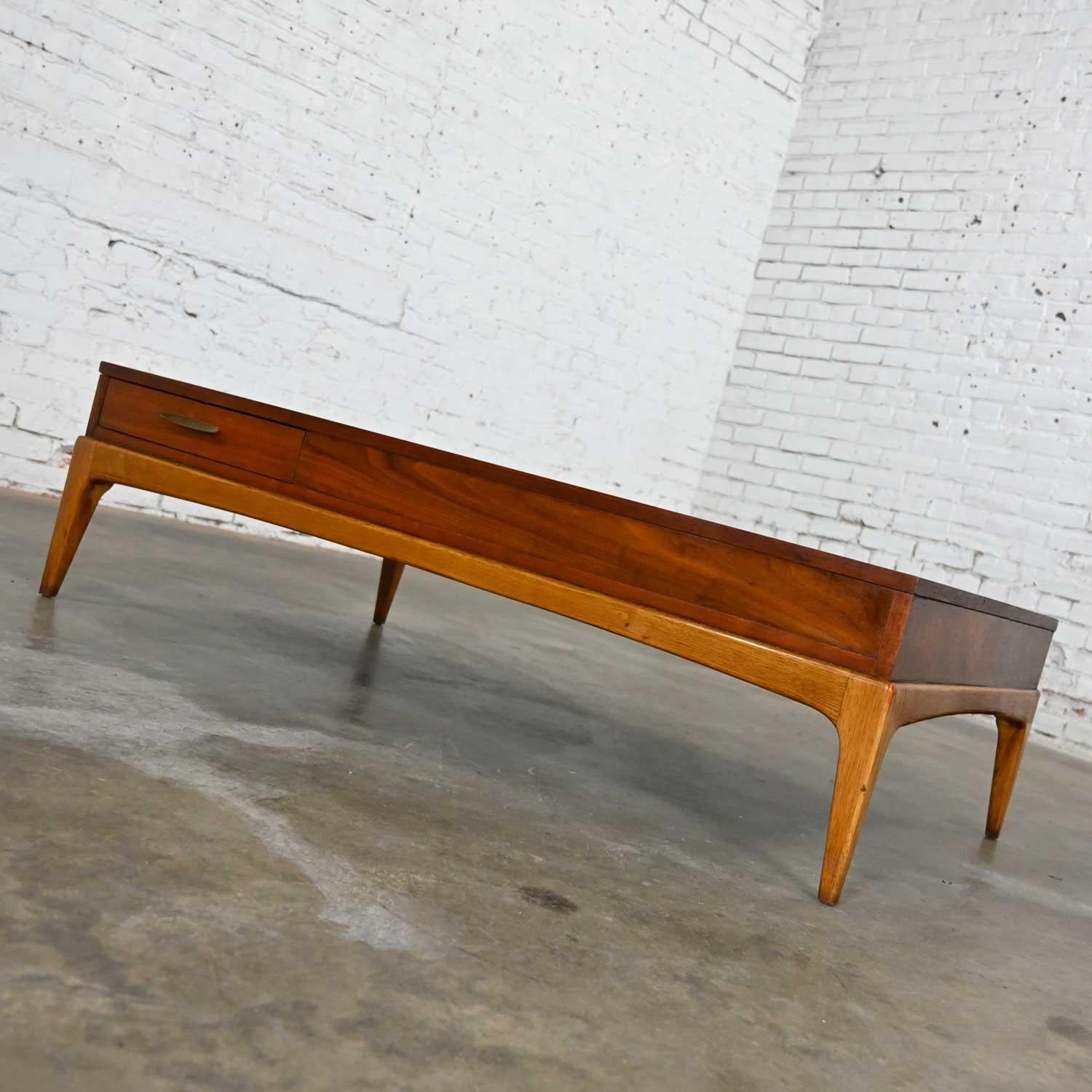 Mid-Century Modern Lane Rhythm Collection Walnut Rectangular Coffee Table  In Good Condition In Topeka, KS