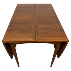 Tavolo da pranzo in noce in stile Mid-Century Modern "Lane Rhythm" con piano ribaltabile e prolunghe