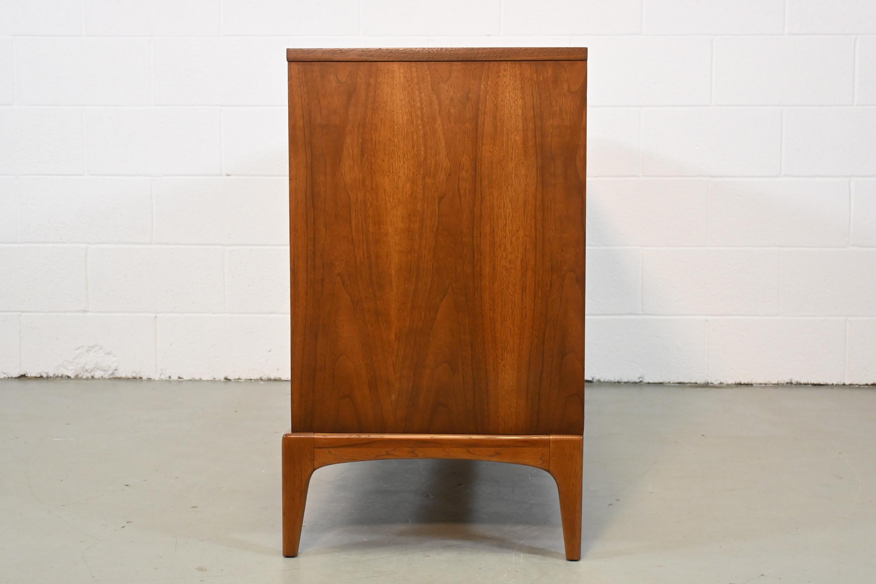 Mid-Century Modern Lane Rhythm Long Dresser 3