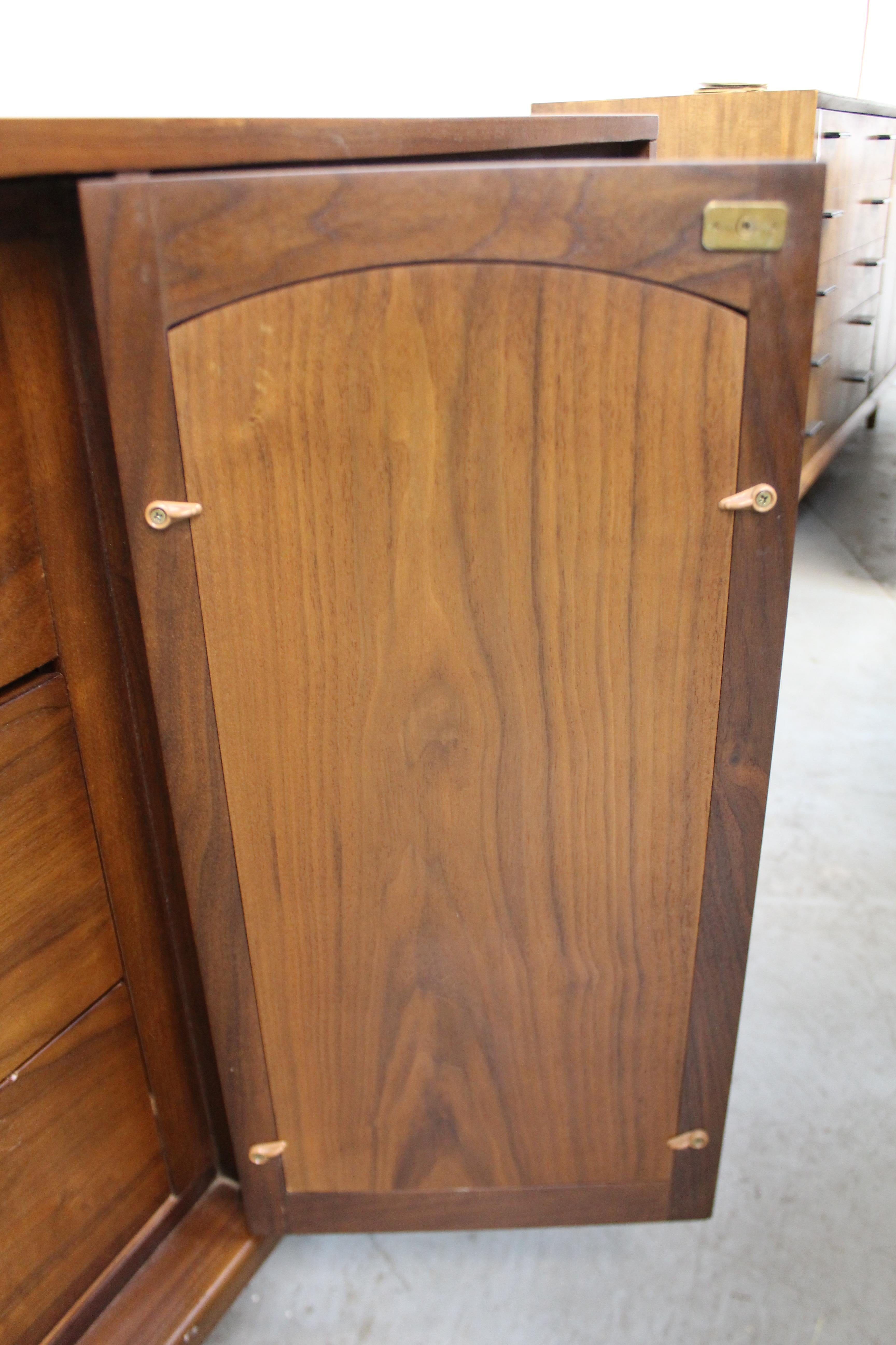 Mid-Century Modern Lane 'Rhythm' Sculptural Caned Door Walnut Credenza 4