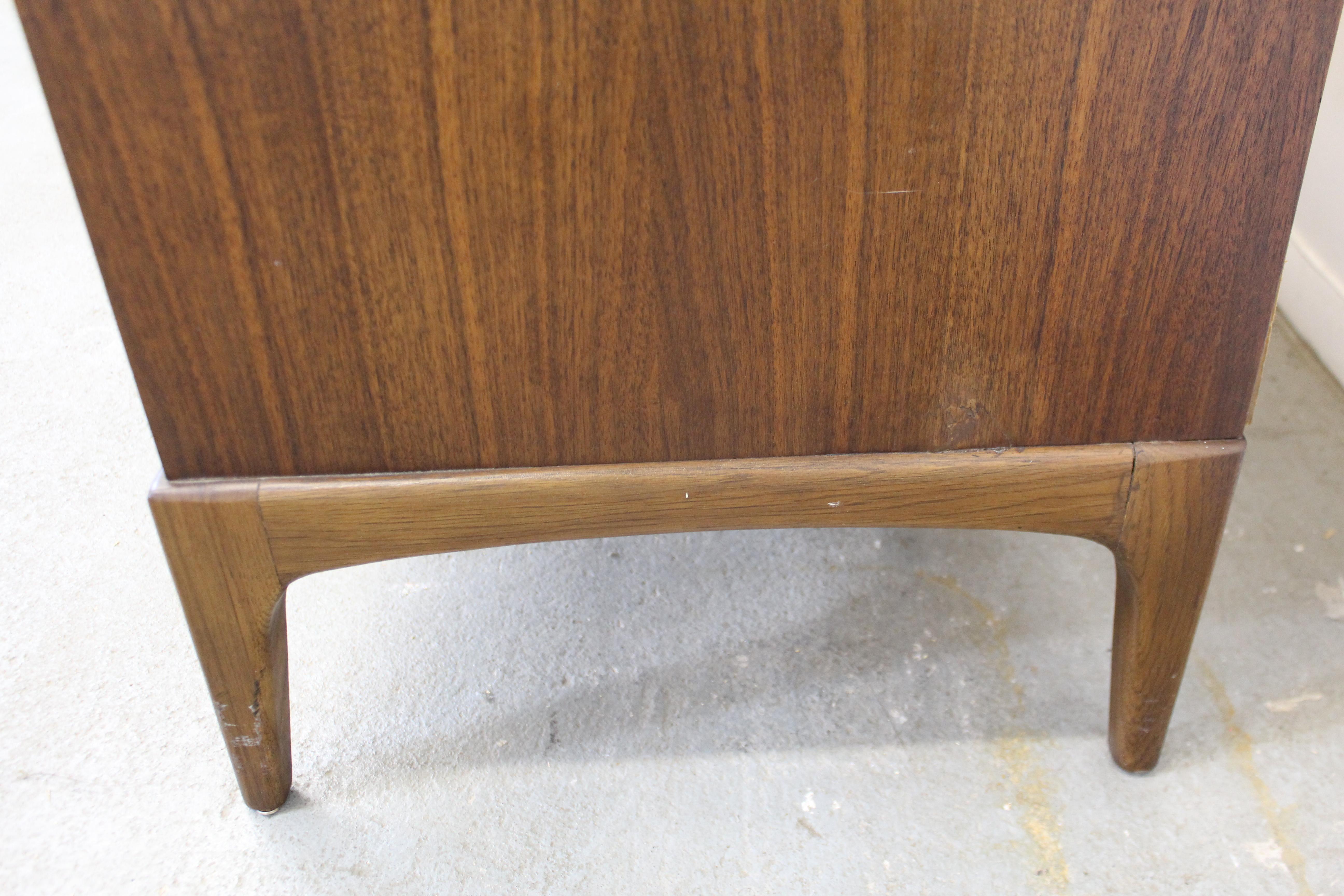 Mid-Century Modern Lane 'Rhythm' Sculptural Caned Door Walnut Credenza 3