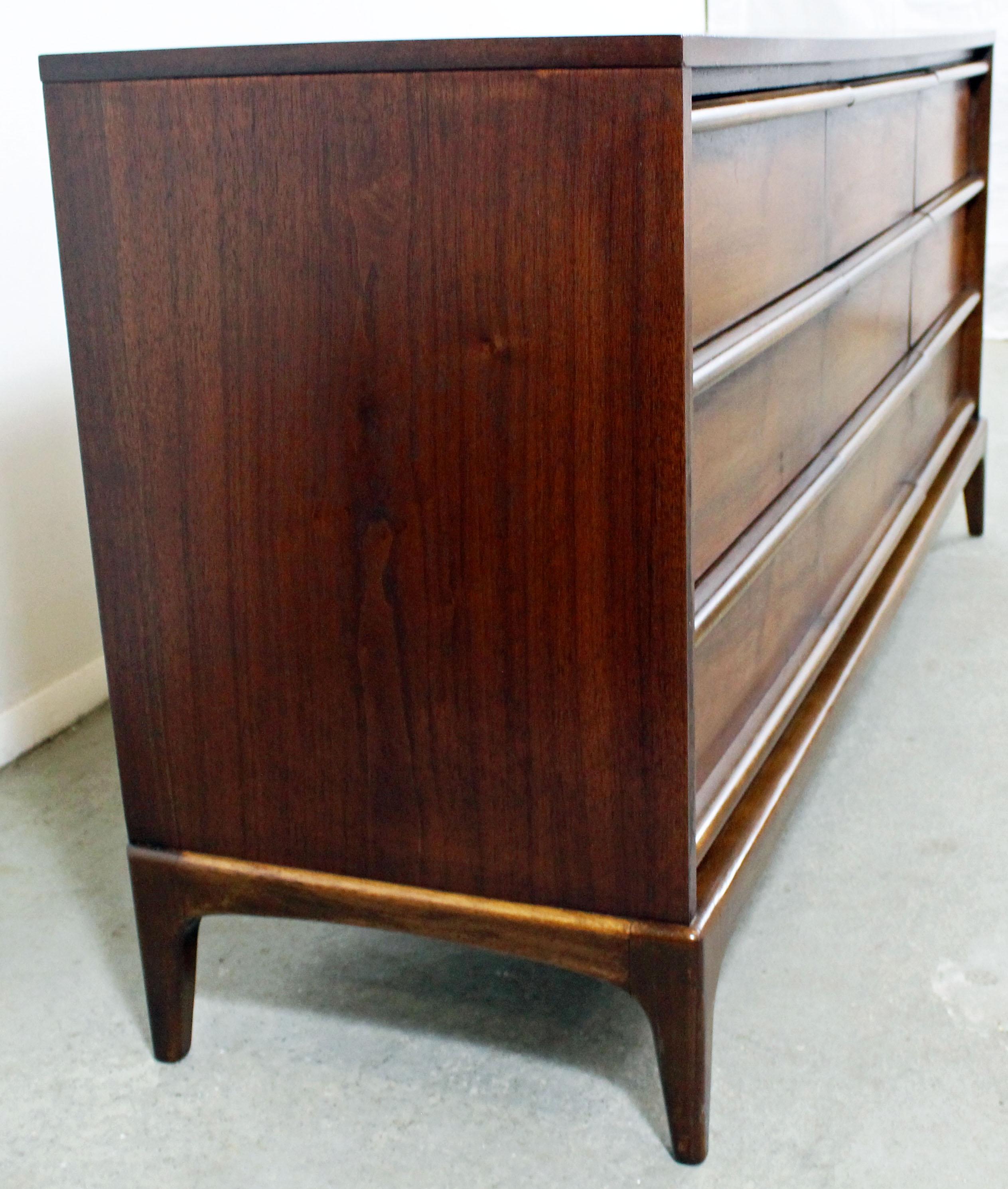 Mid-Century Modern Lane 'Rhythm' Sculptural Walnut Dresser Credenza 1