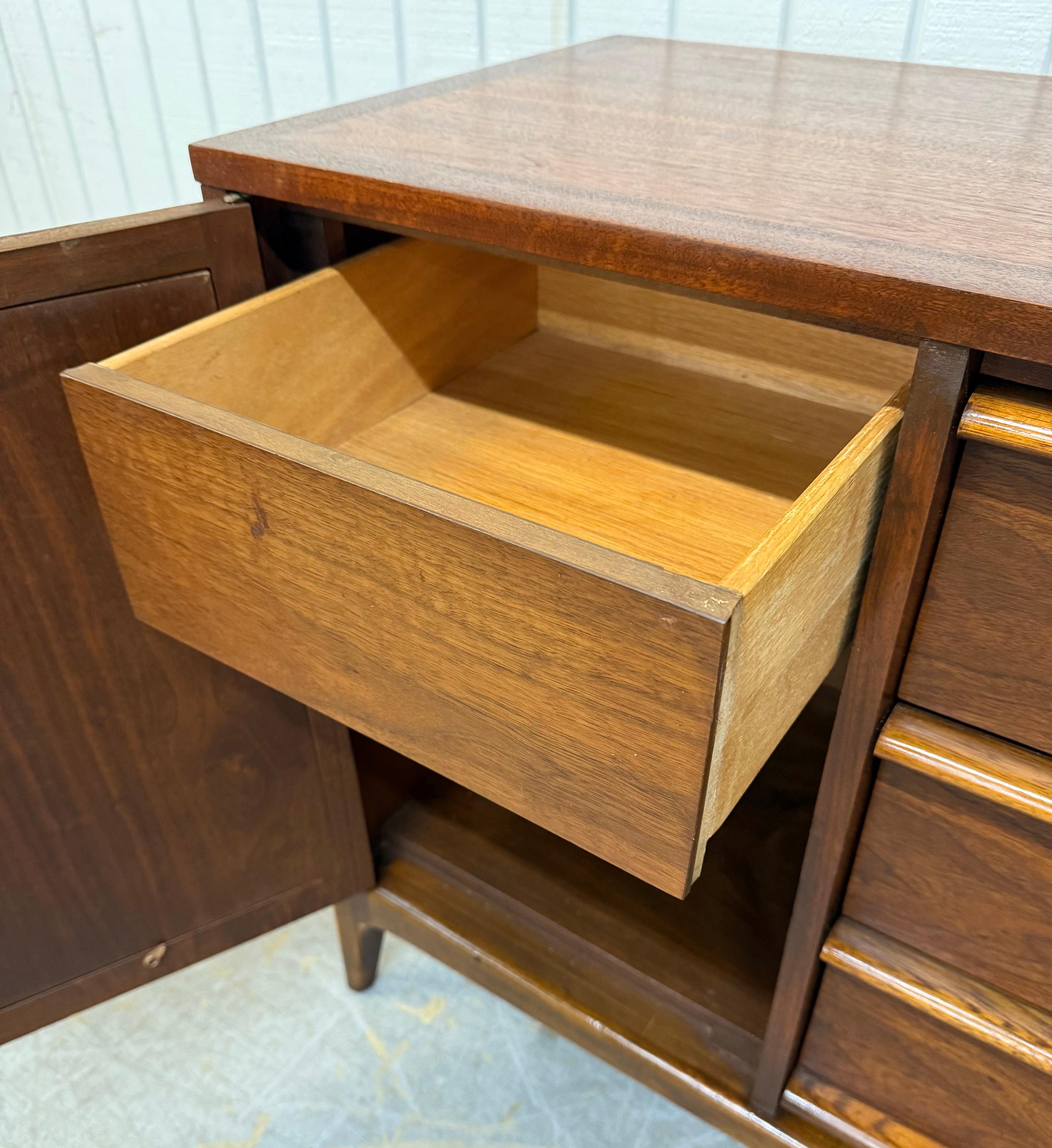 Mid-Century Modern Lane's Sideboard Rhythm Walnut & Cane en vente 5