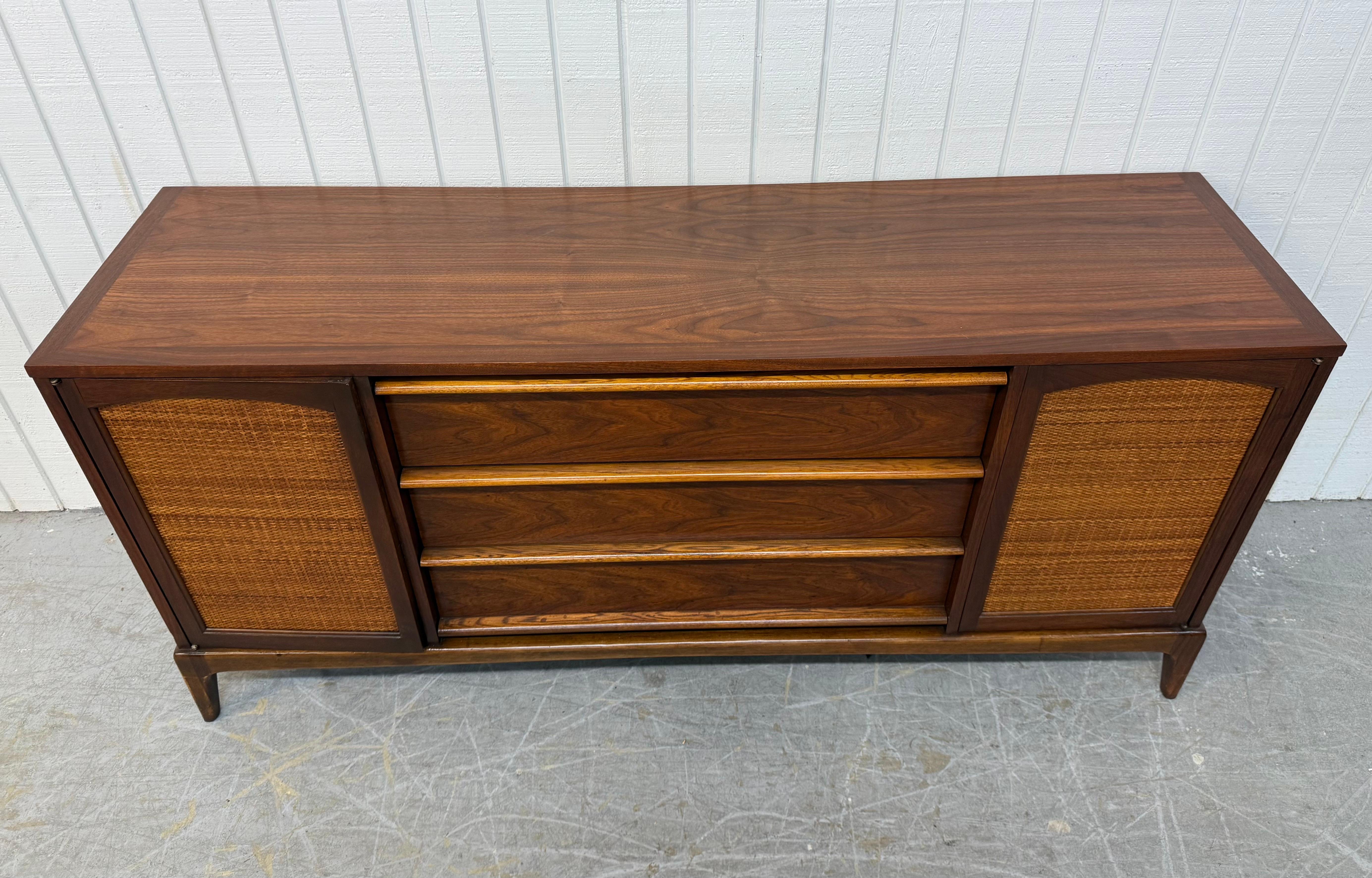 Mid-Century Modern Lane's Sideboard Rhythm Walnut & Cane Bon état - En vente à Clarksboro, NJ