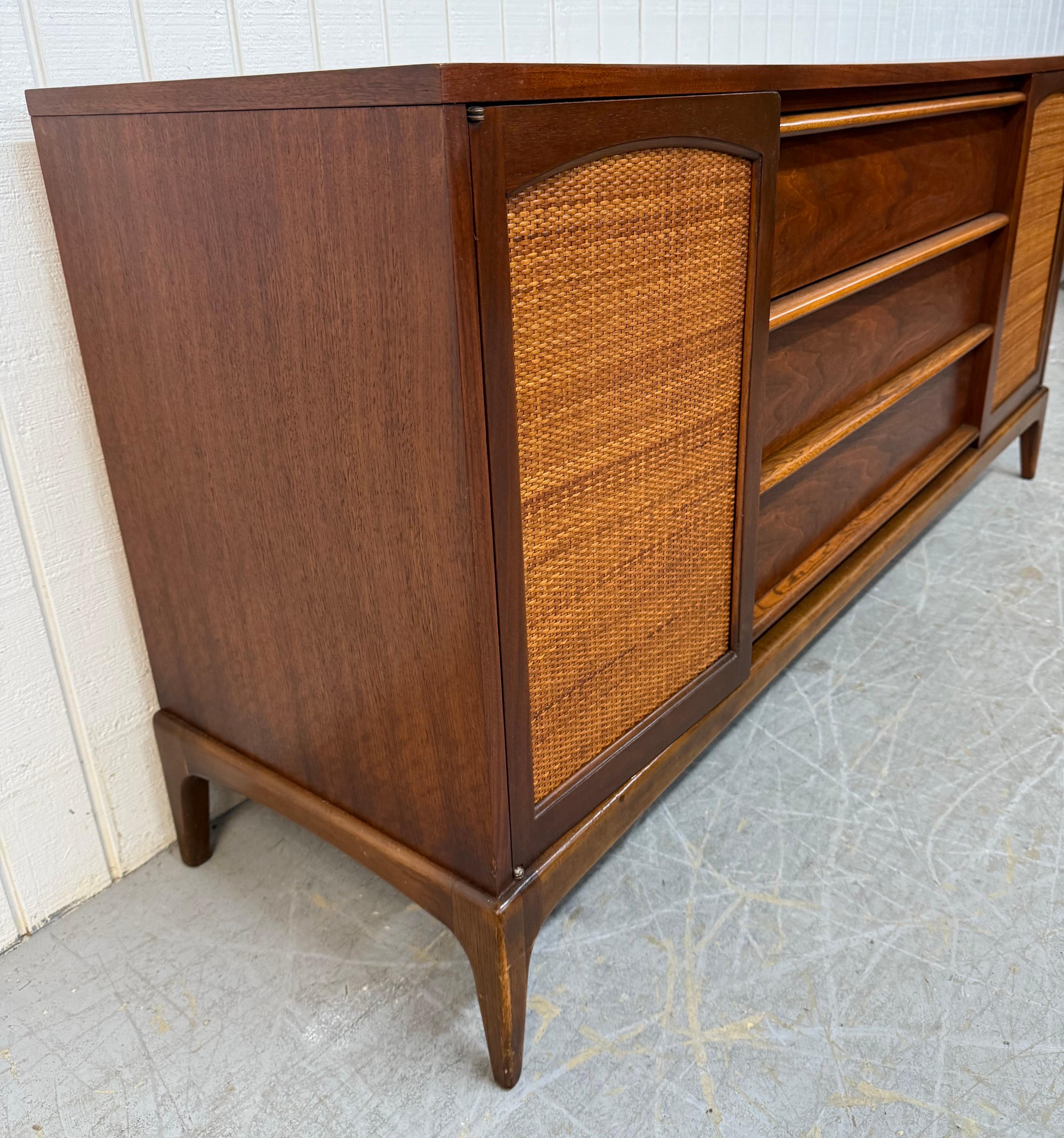 Canne Mid-Century Modern Lane's Sideboard Rhythm Walnut & Cane en vente