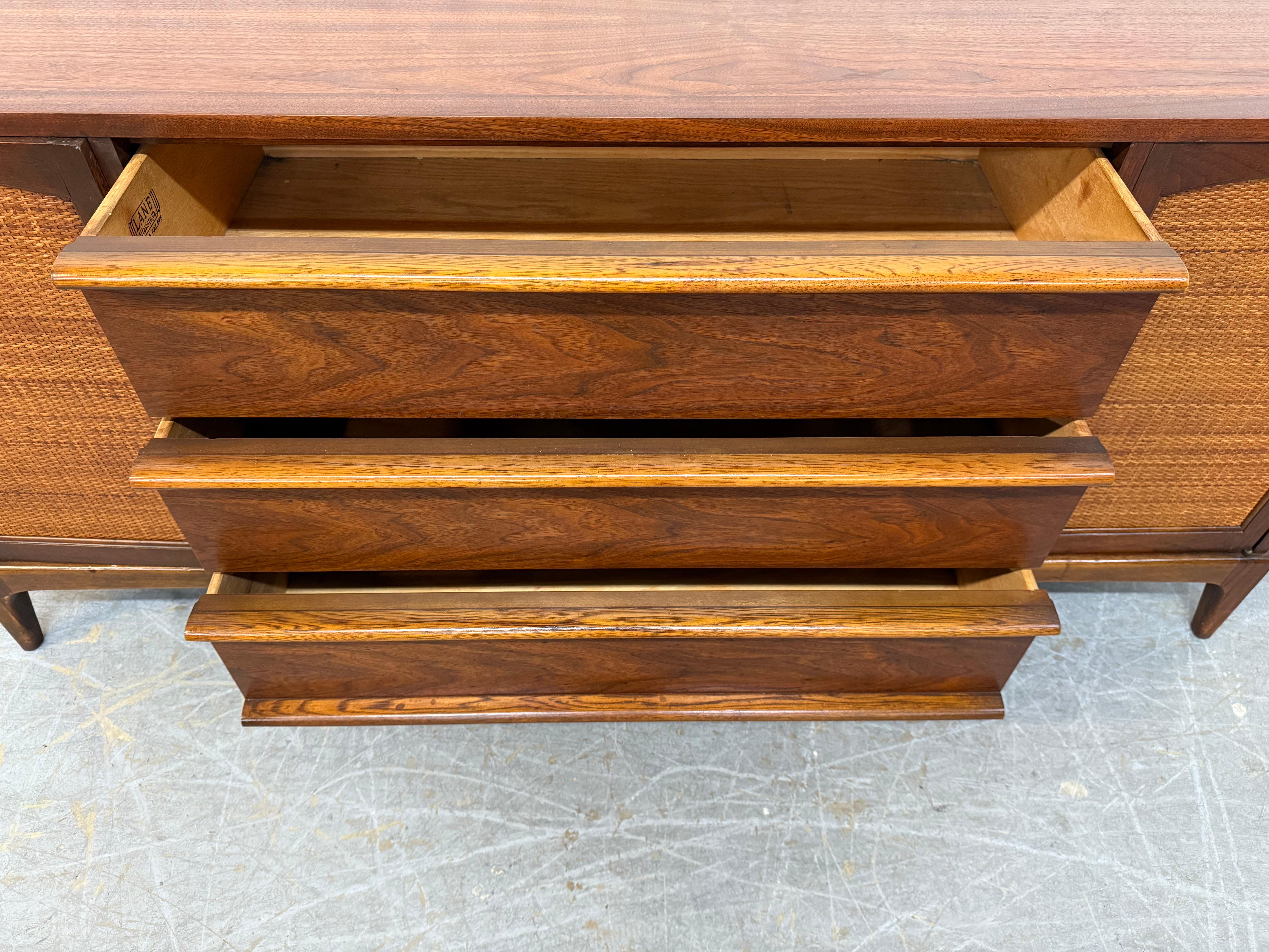 Mid-Century Modern Lane's Sideboard Rhythm Walnut & Cane en vente 2