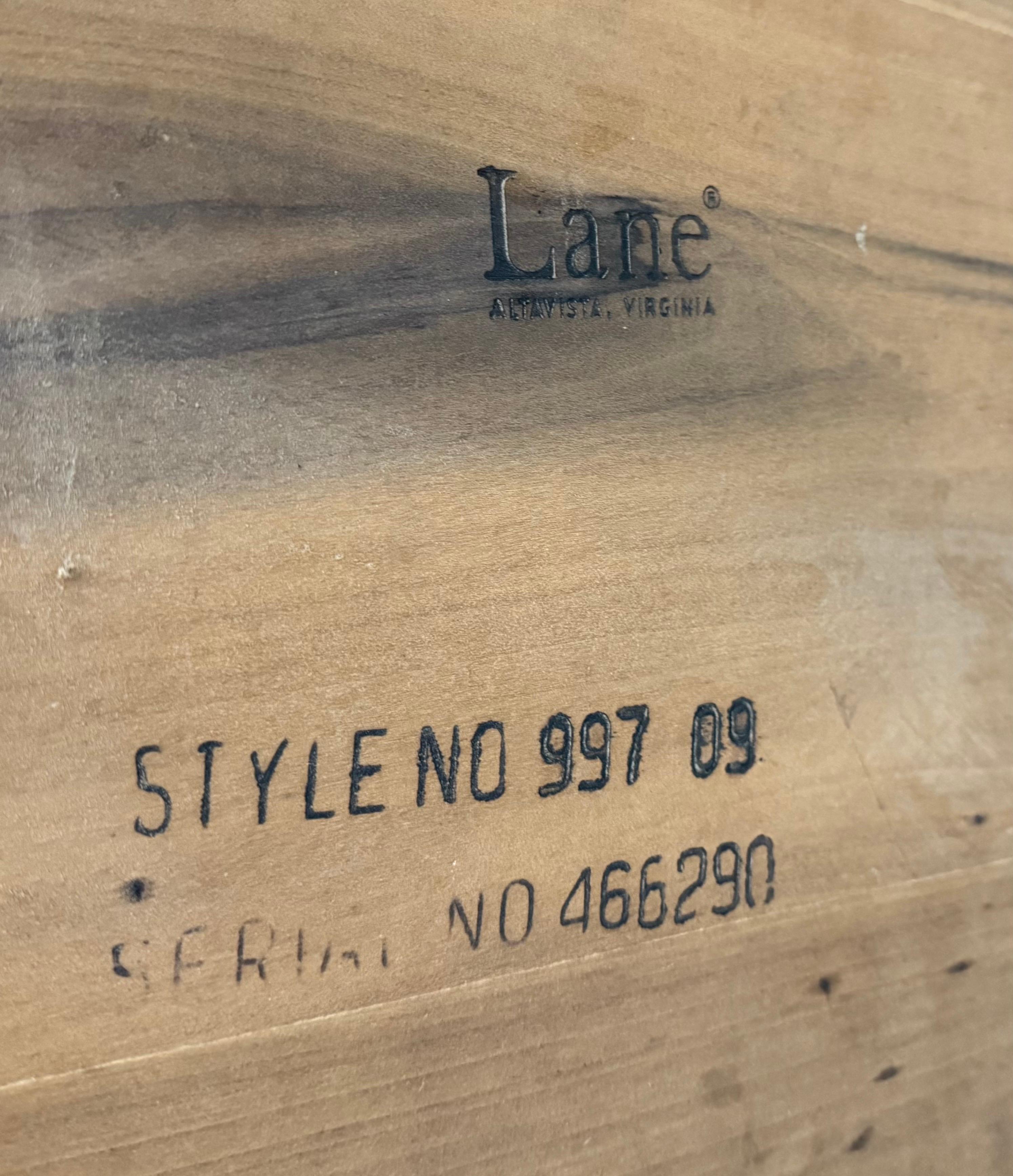 Table basse en noyer Rhythm de Lane, moderne du milieu du siècle dernier Bon état - En vente à Clarksboro, NJ