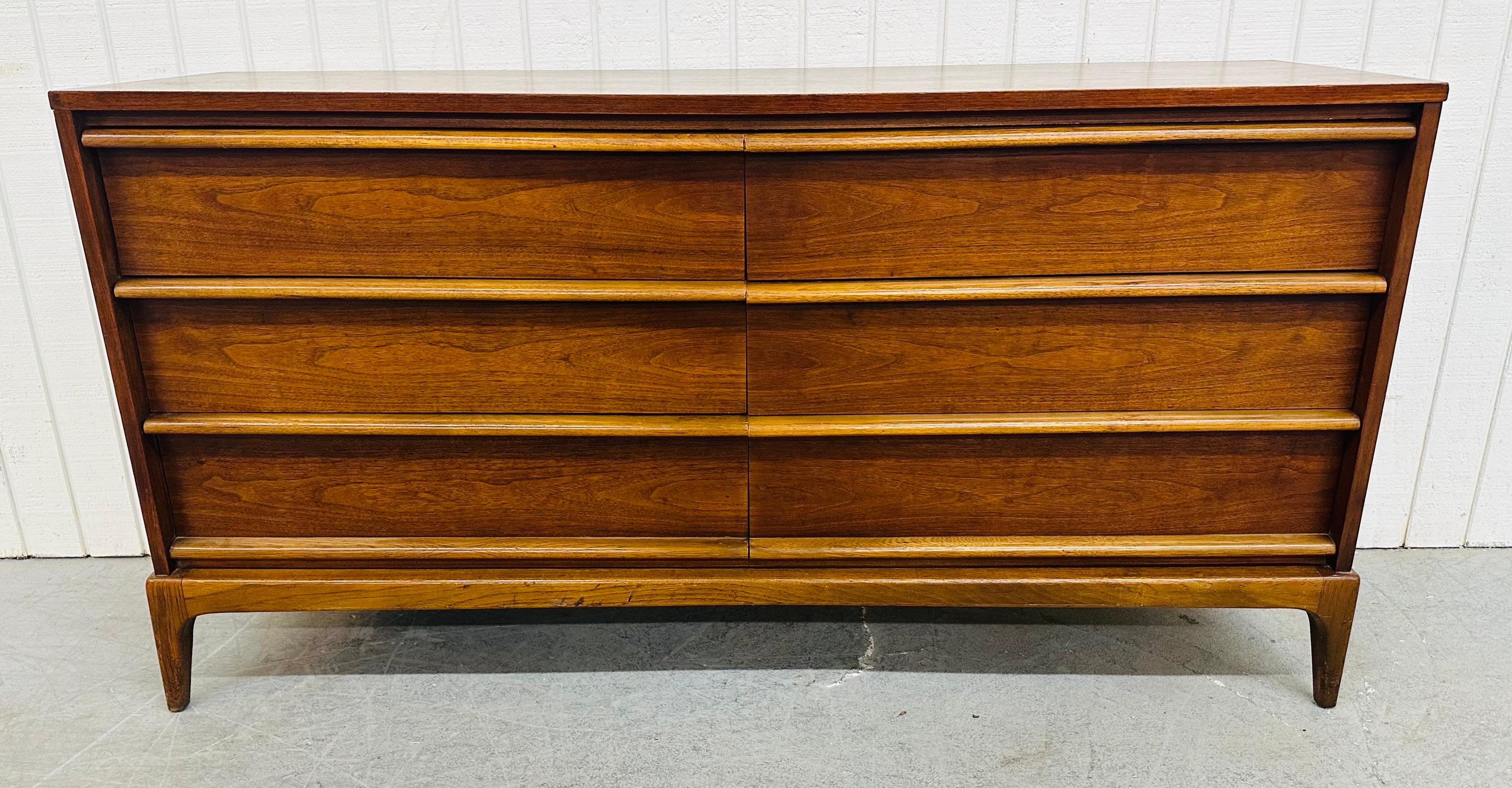 This listing is for a Mid-Century Modern Lane Rhythm Walnut Dresser. Featuring a straight line design, six drawers for storage, and a beautiful walnut finish. This is an exceptional combination of quality and design by Lane!