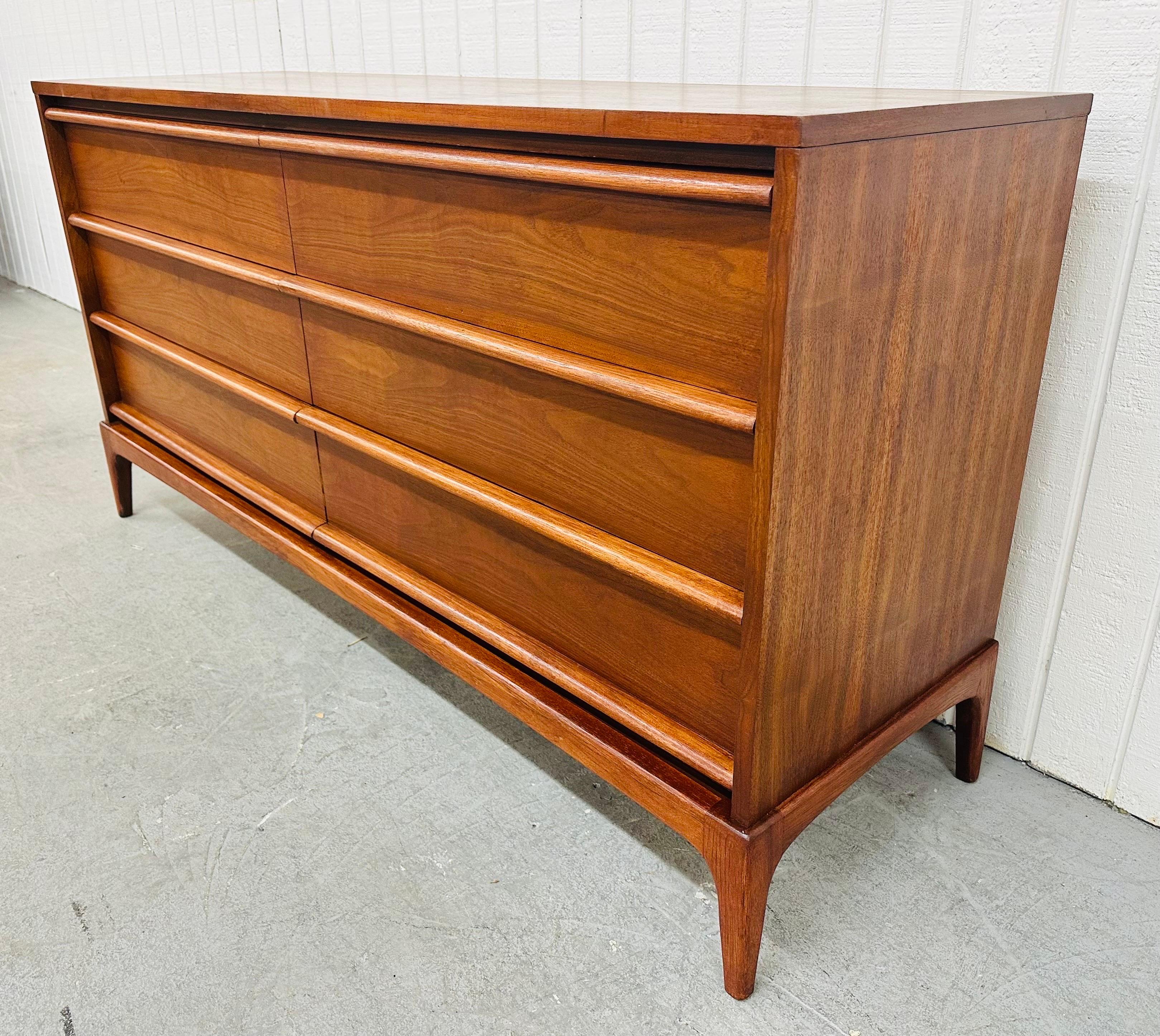 This listing is for a Mid-Century Modern Lane Rhythm Walnut Dresser. Featuring a straight line design, six equally sized drawers for storage, wooden pulls across the top of each drawer, modern legs, and a beautiful walnut finish. This is an