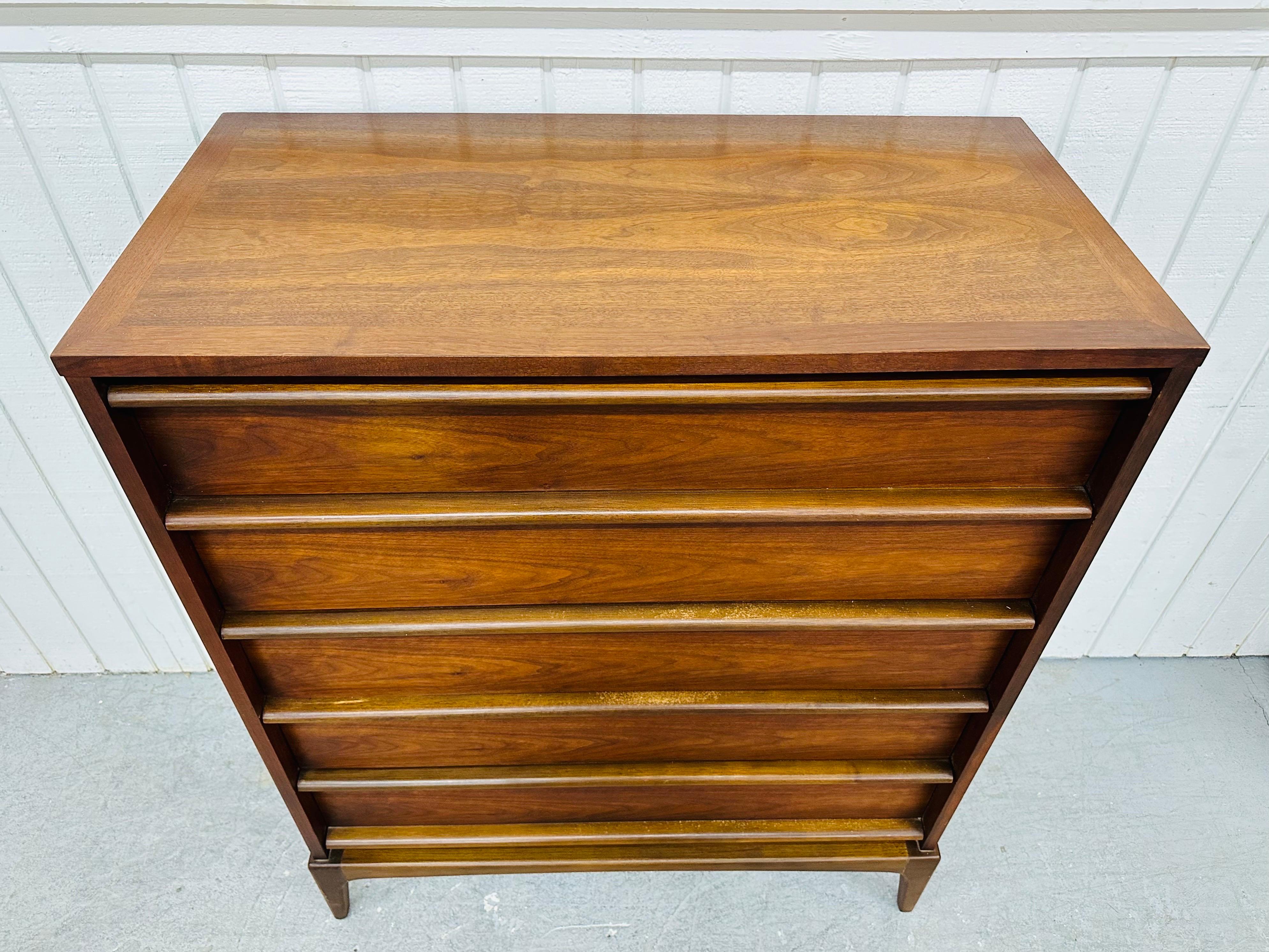 Mid-Century Modern Lane Rhythm Walnut High Chest In Good Condition For Sale In Clarksboro, NJ