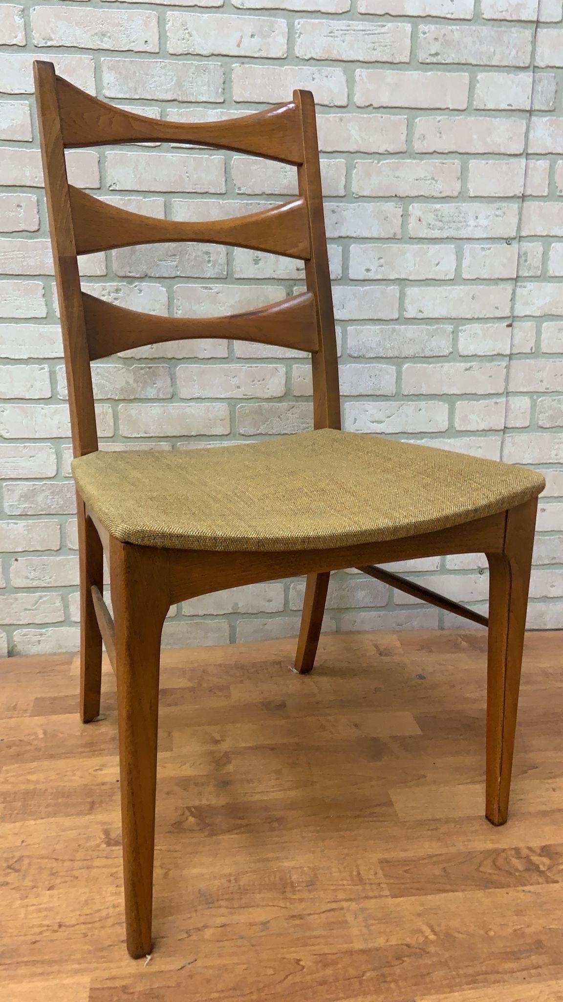Mid Century Modern Lane Rhythm Walnut Ladder Back Side Chairs - Set of 4 In Good Condition For Sale In Chicago, IL