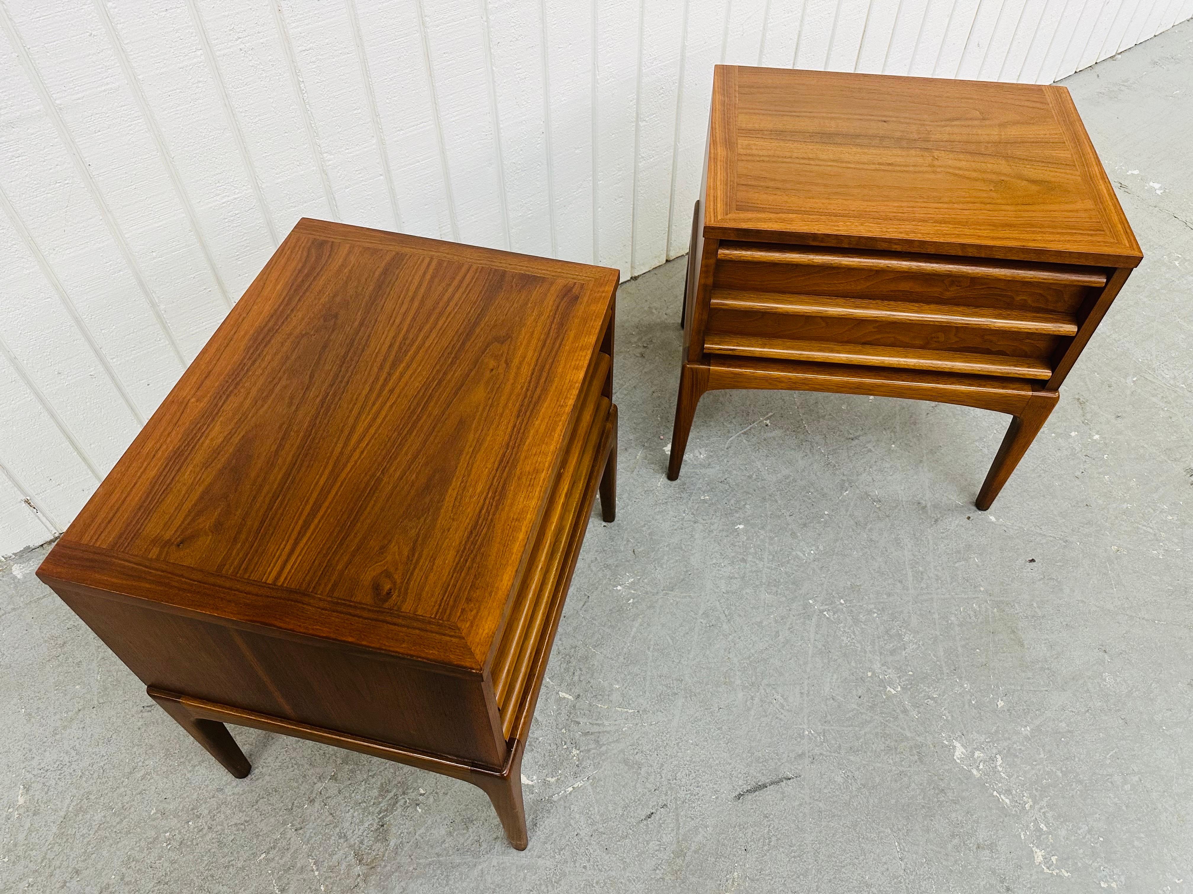 Mid-Century Modern Lane Rhythm Walnut Nightstands - Set of 2 In Good Condition In Clarksboro, NJ