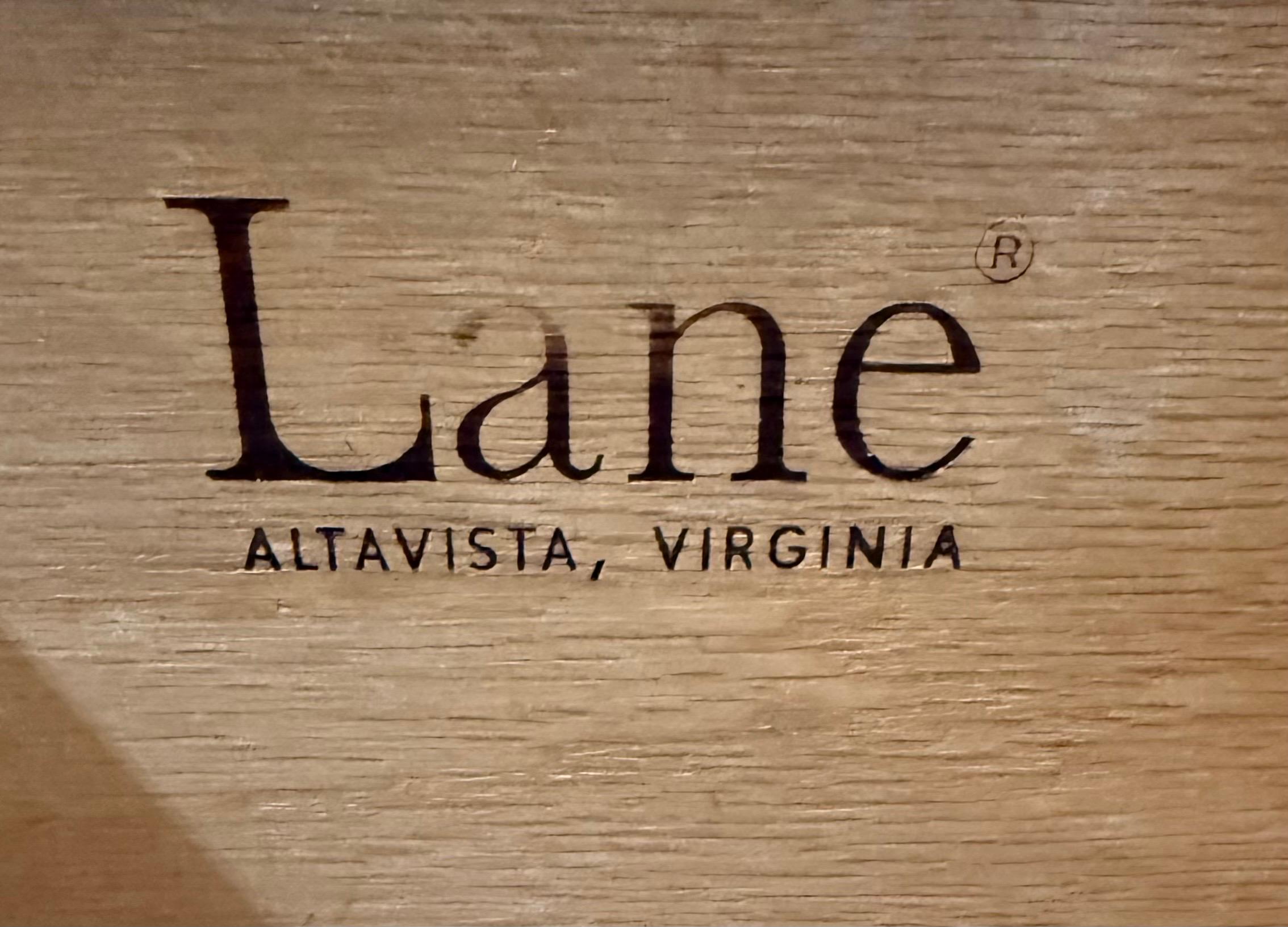 Mid-Century Modern Lane's Sideboard Rhythm Walnut (buffet en noyer) en vente 5