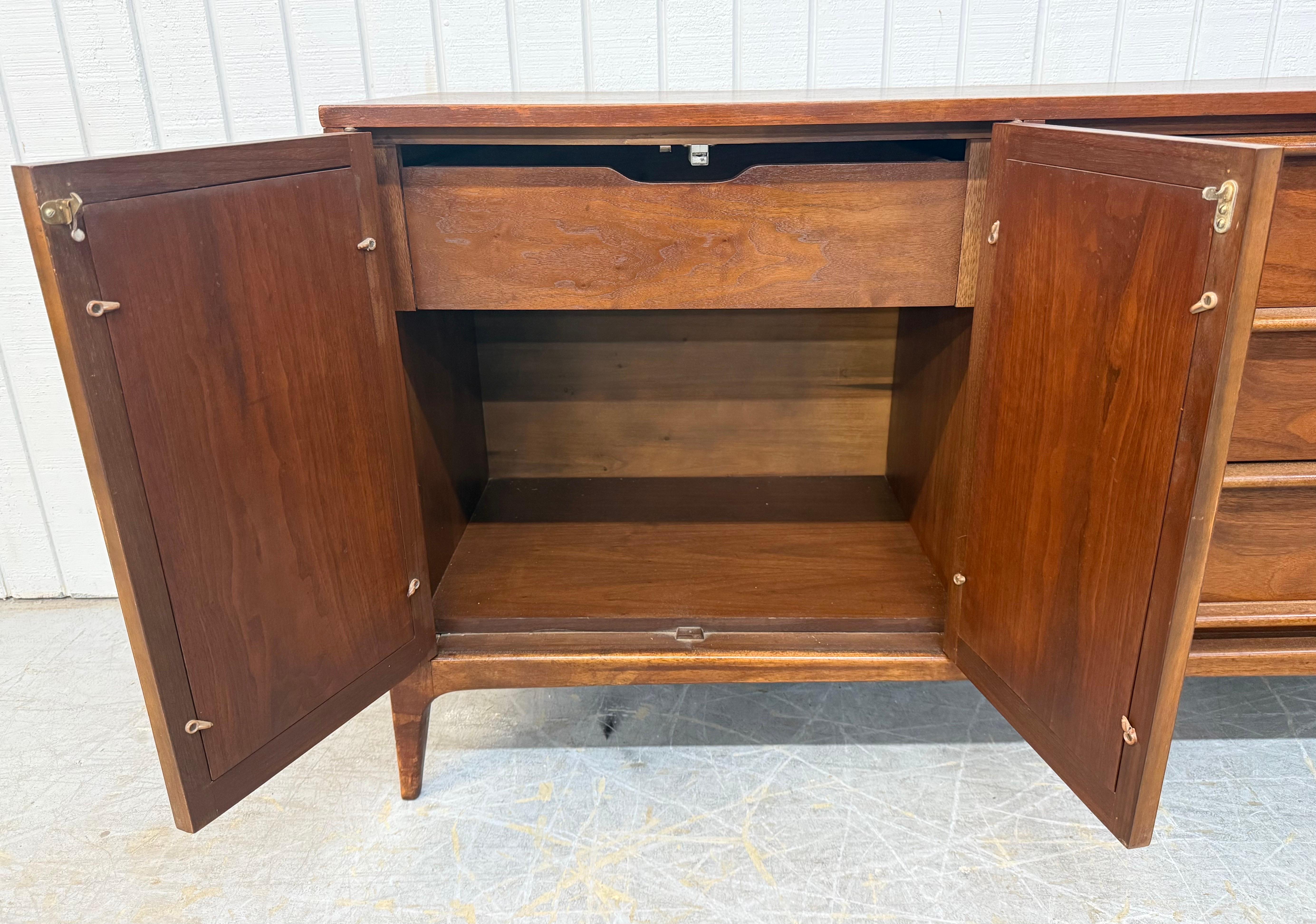 Mid-Century Modern Lane's Sideboard Rhythm Walnut (buffet en noyer) en vente 2