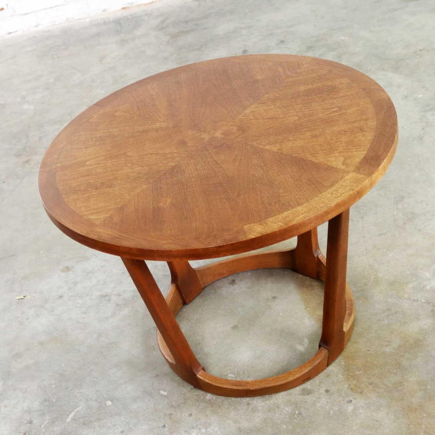 Mid-Century Modern Lane Round Drum End Table 997-22 from the Rhythm Collection In Good Condition In Topeka, KS