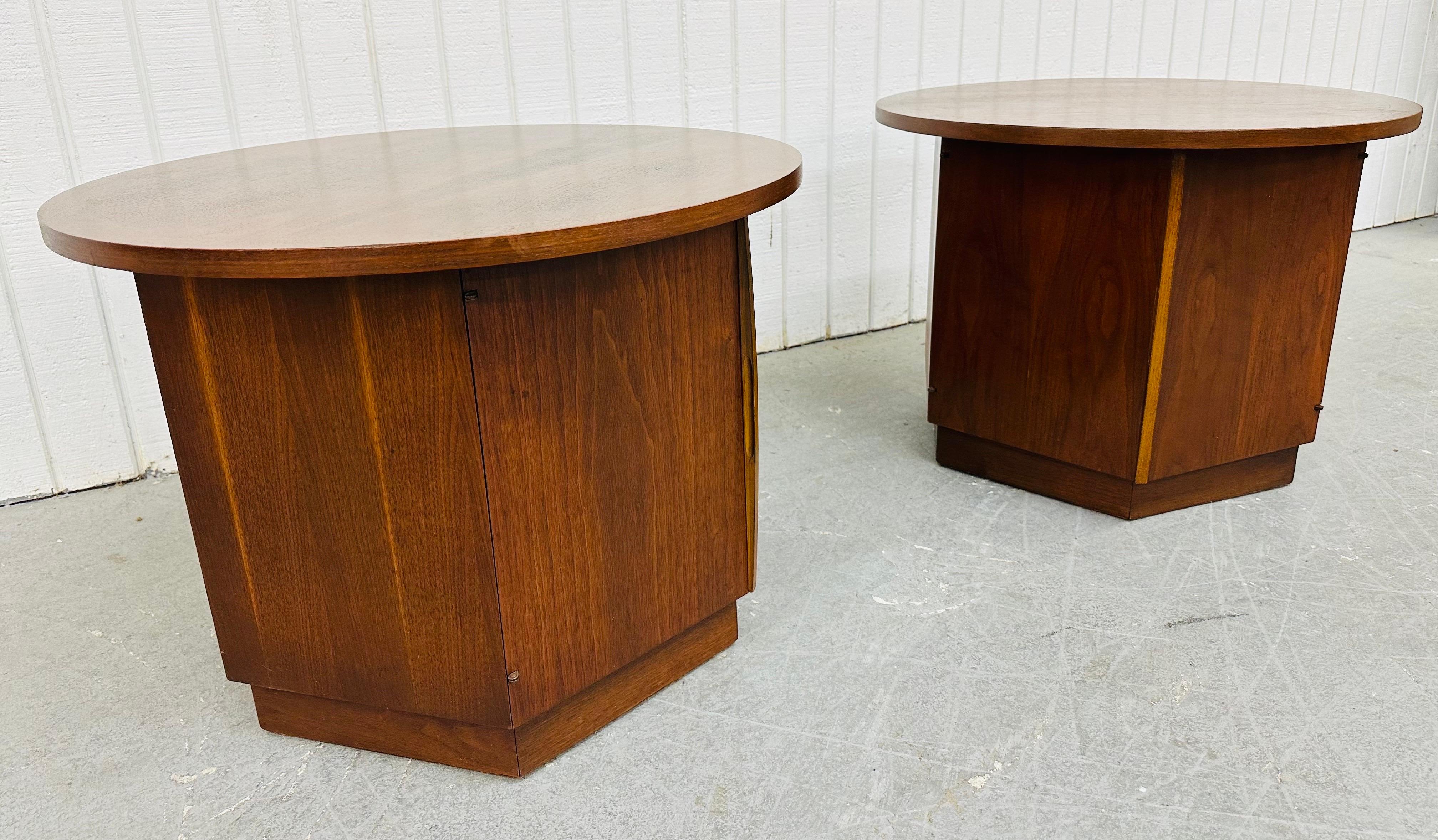 Mid-Century Modern Lane Round Walnut Side Tables - Set of 2 In Good Condition In Clarksboro, NJ