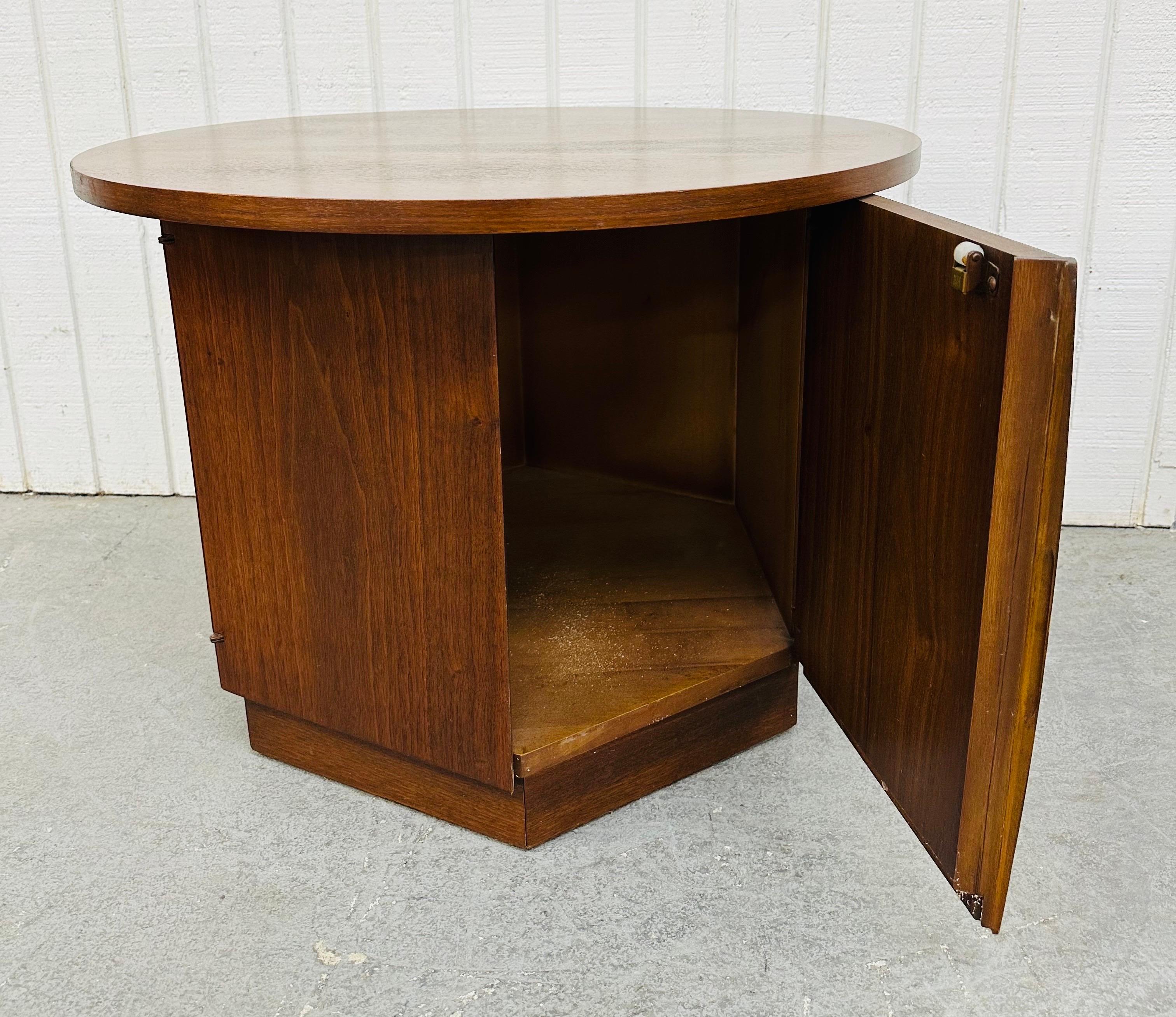 Mid-Century Modern Lane Round Walnut Side Tables - Set of 2 2