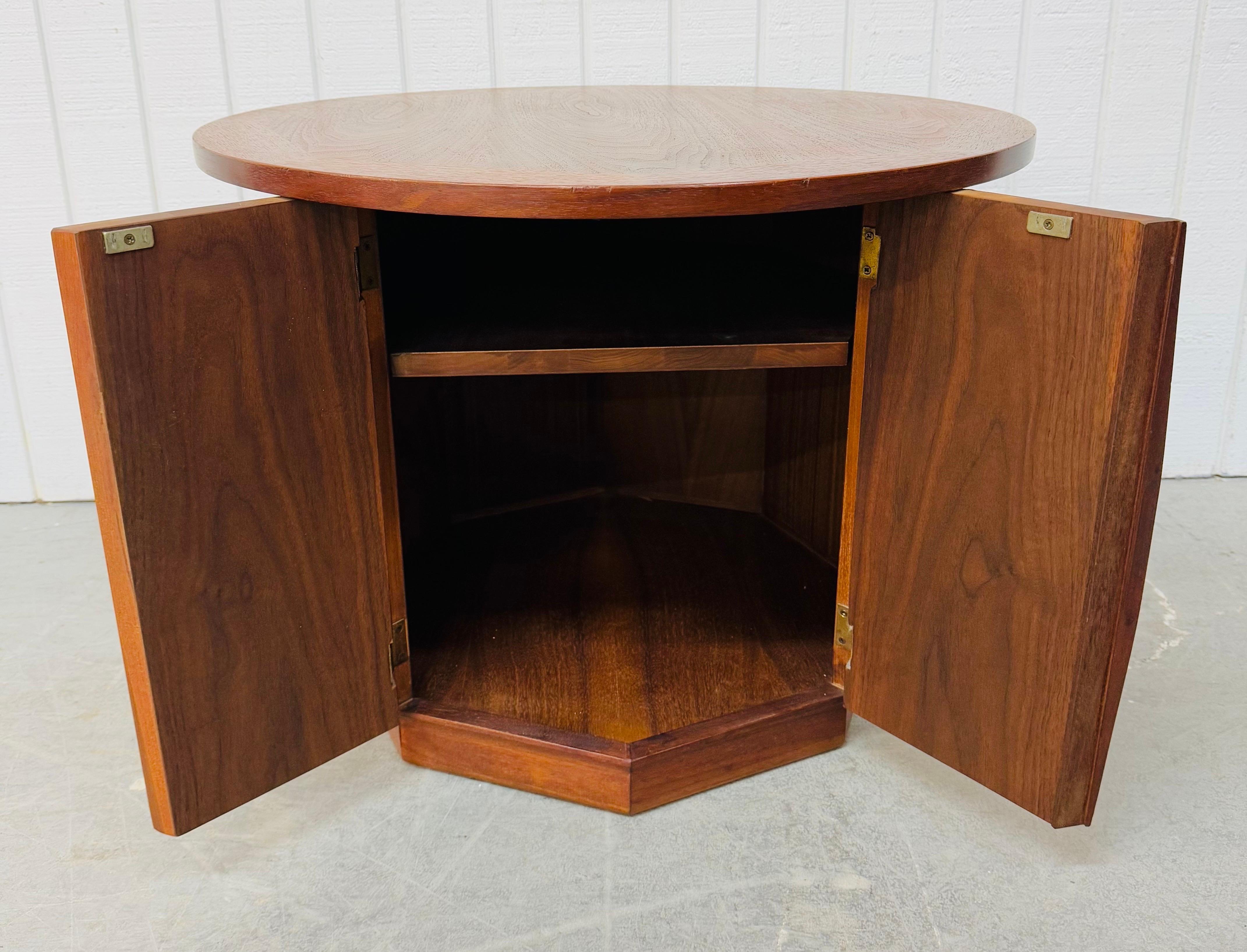 Mid-Century Modern Lane Round Walnut Side Tables - Set of 2 2