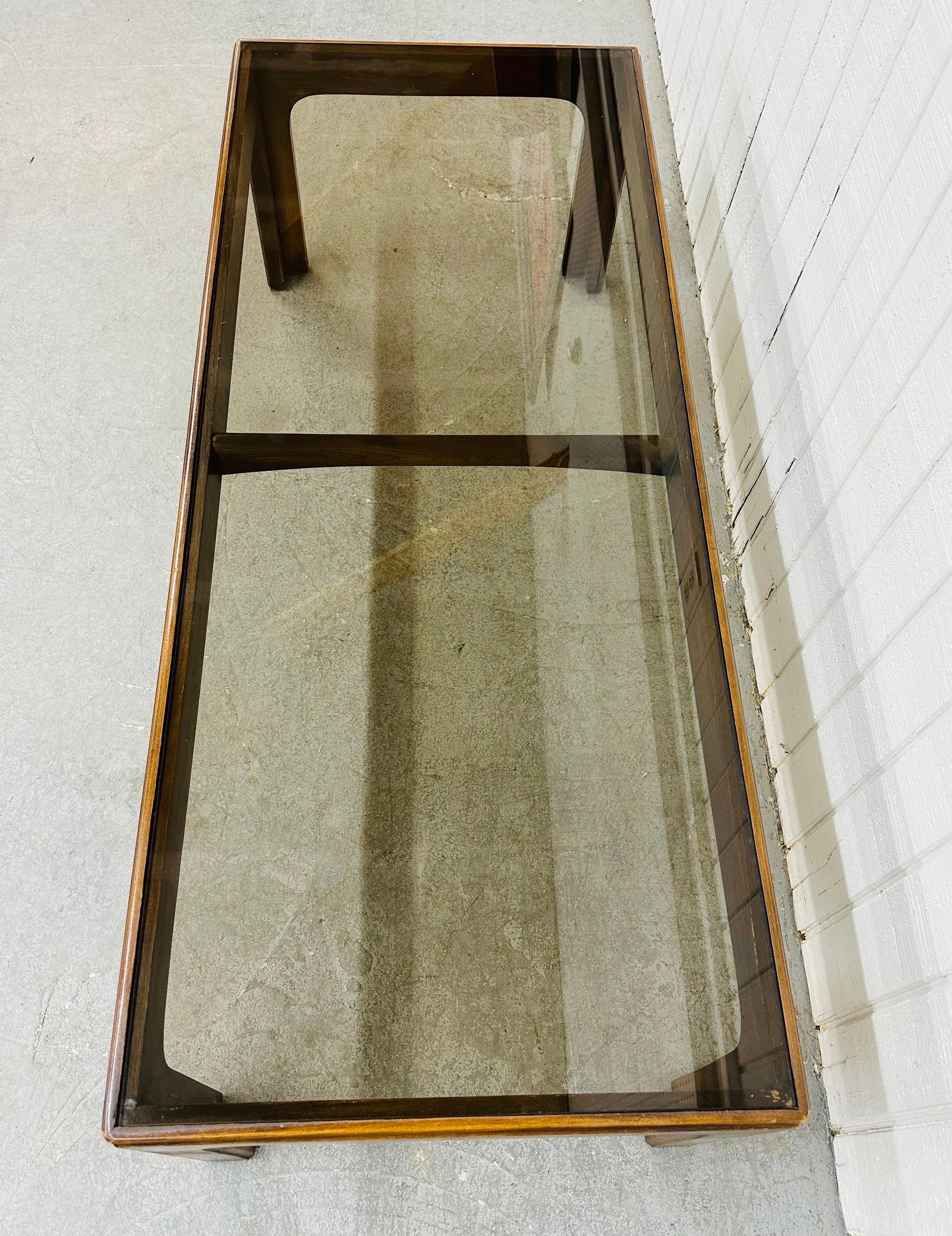Mid-Century Modern Lane Style Smoked Glass Coffee Table In Good Condition For Sale In Clarksboro, NJ