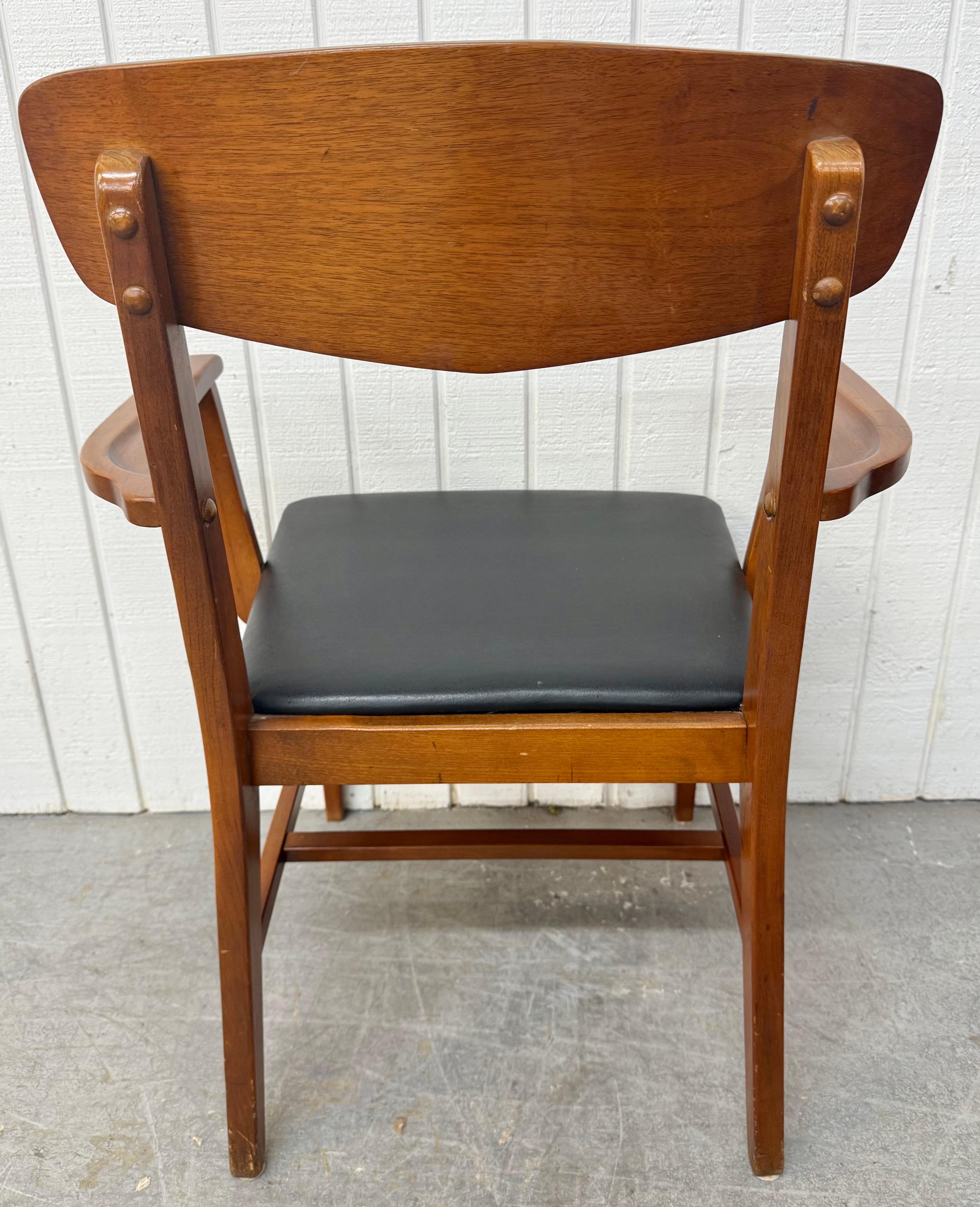 Mid-Century Modern Lane's Esstischstühle aus Nussbaumholz - 6er-Set (Kunstleder) im Angebot