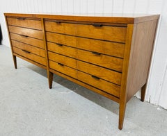 Mid-Century Modern Lane Tuxedo 9-Drawer Walnut Dresser