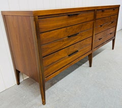 Mid-Century Modern Lane Tuxedo 9-Drawer Walnut Dresser