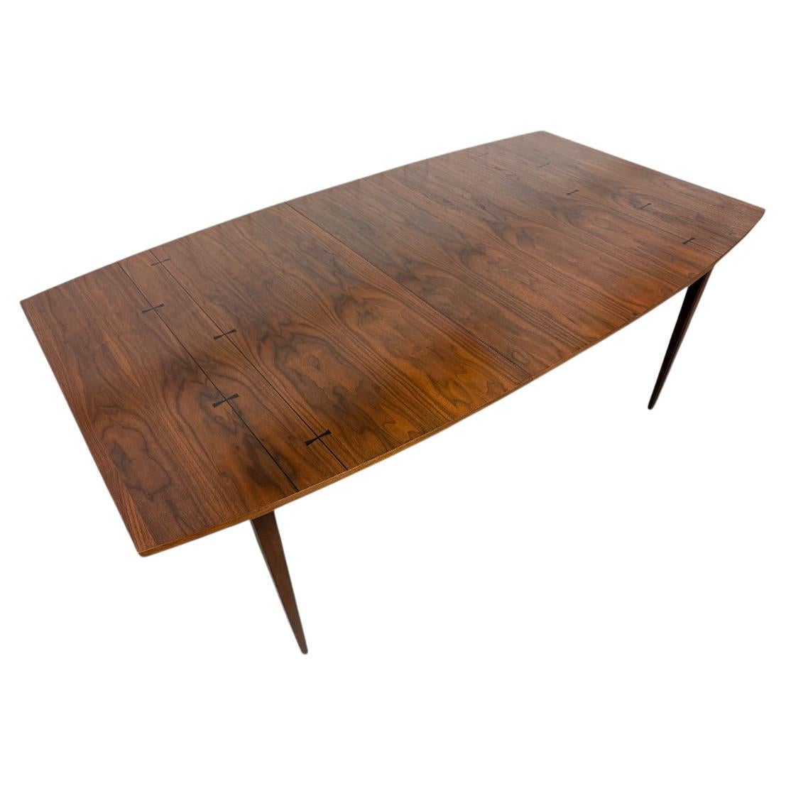 Mesa de comedor Lane Tuxedo de nogal, moderna de mediados de siglo