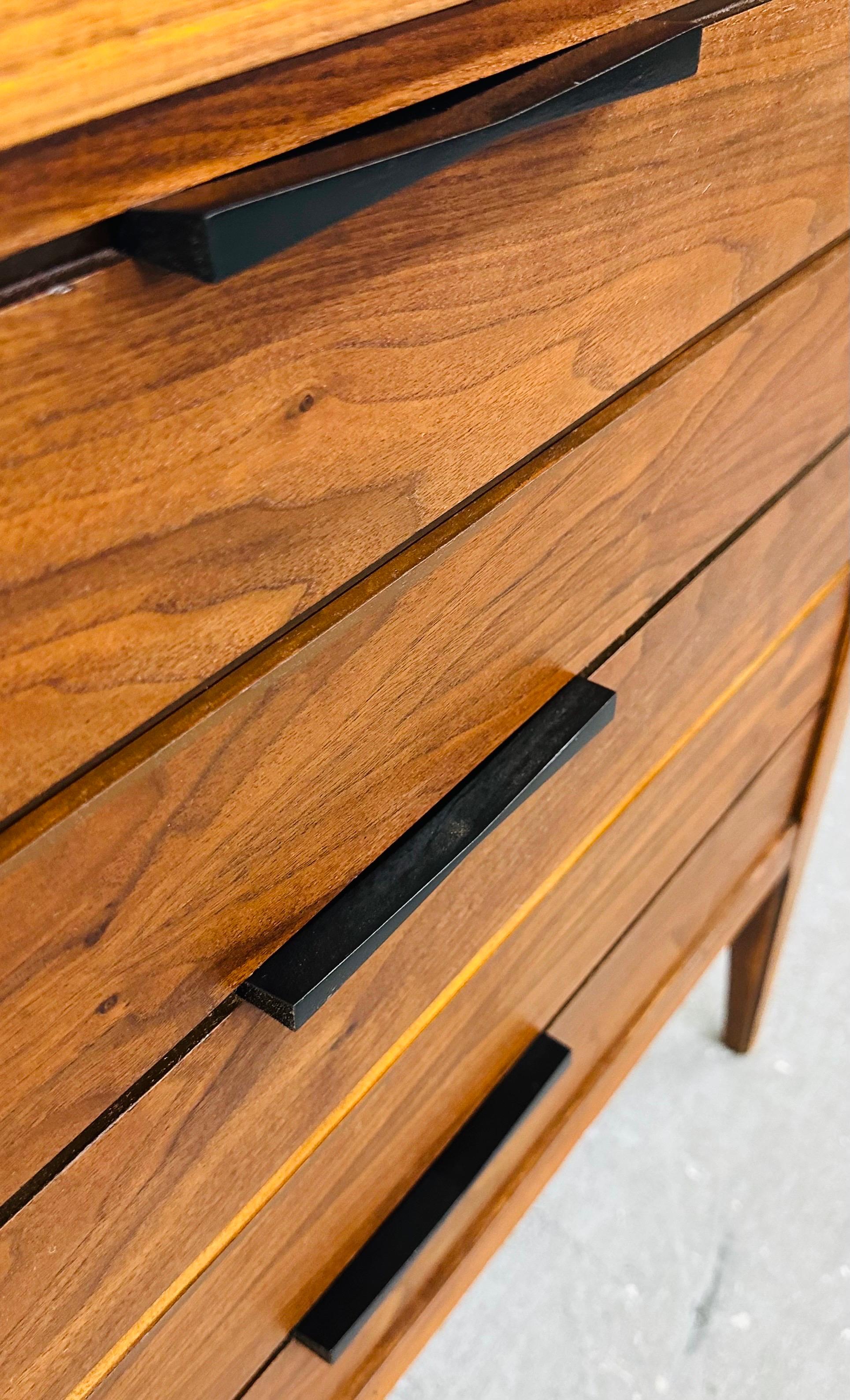 Mid-Century Modern Lane Tuxedo Walnut Dresser For Sale 5