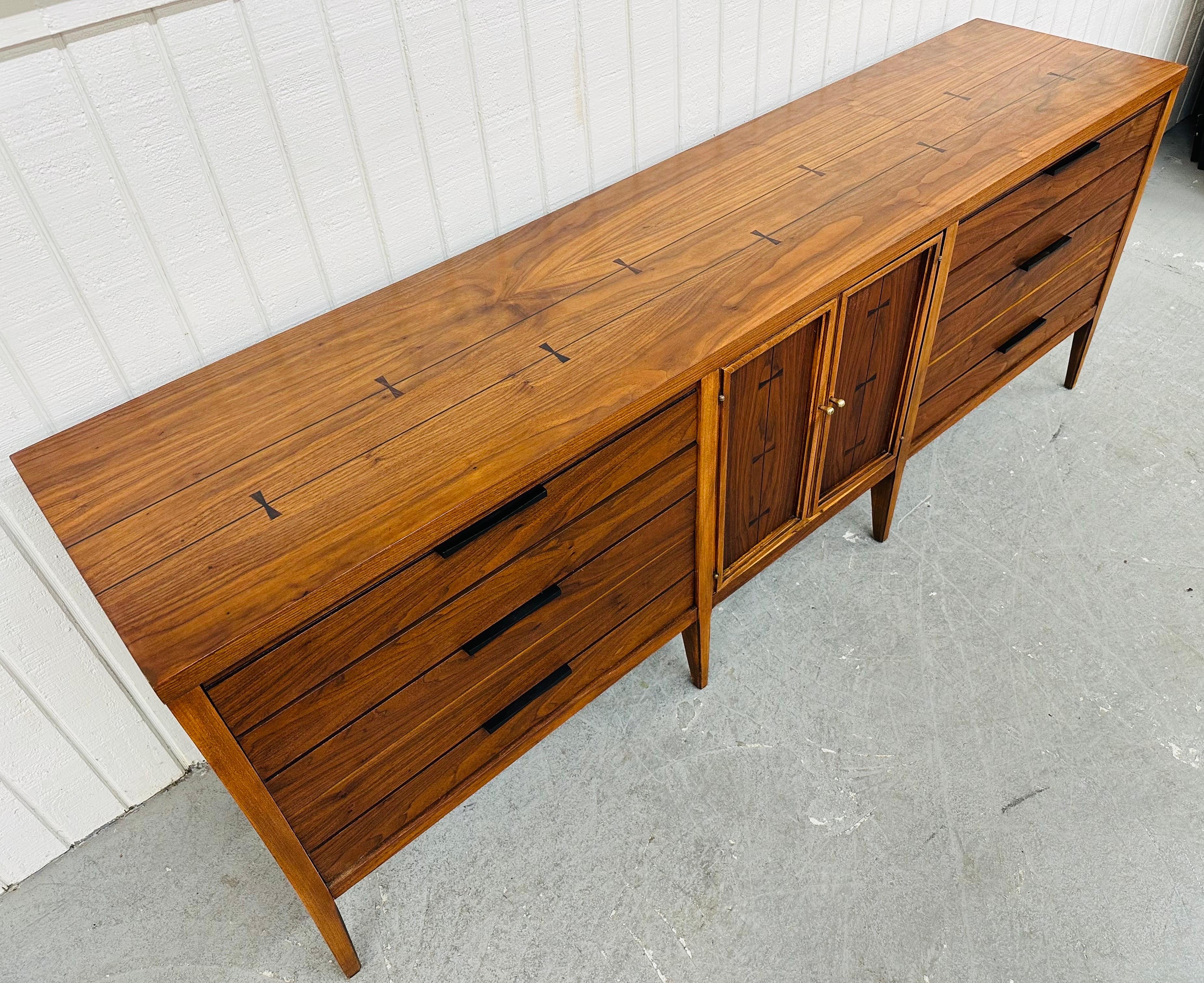 This listing is for a Mid-Century Modern Lane Tuxedo Walnut Dresser. Featuring a straight line design, three drawers on each side with original black metal pulls, center doors that open up to three hidden drawers, modern legs, iconic tuxedo rosewood
