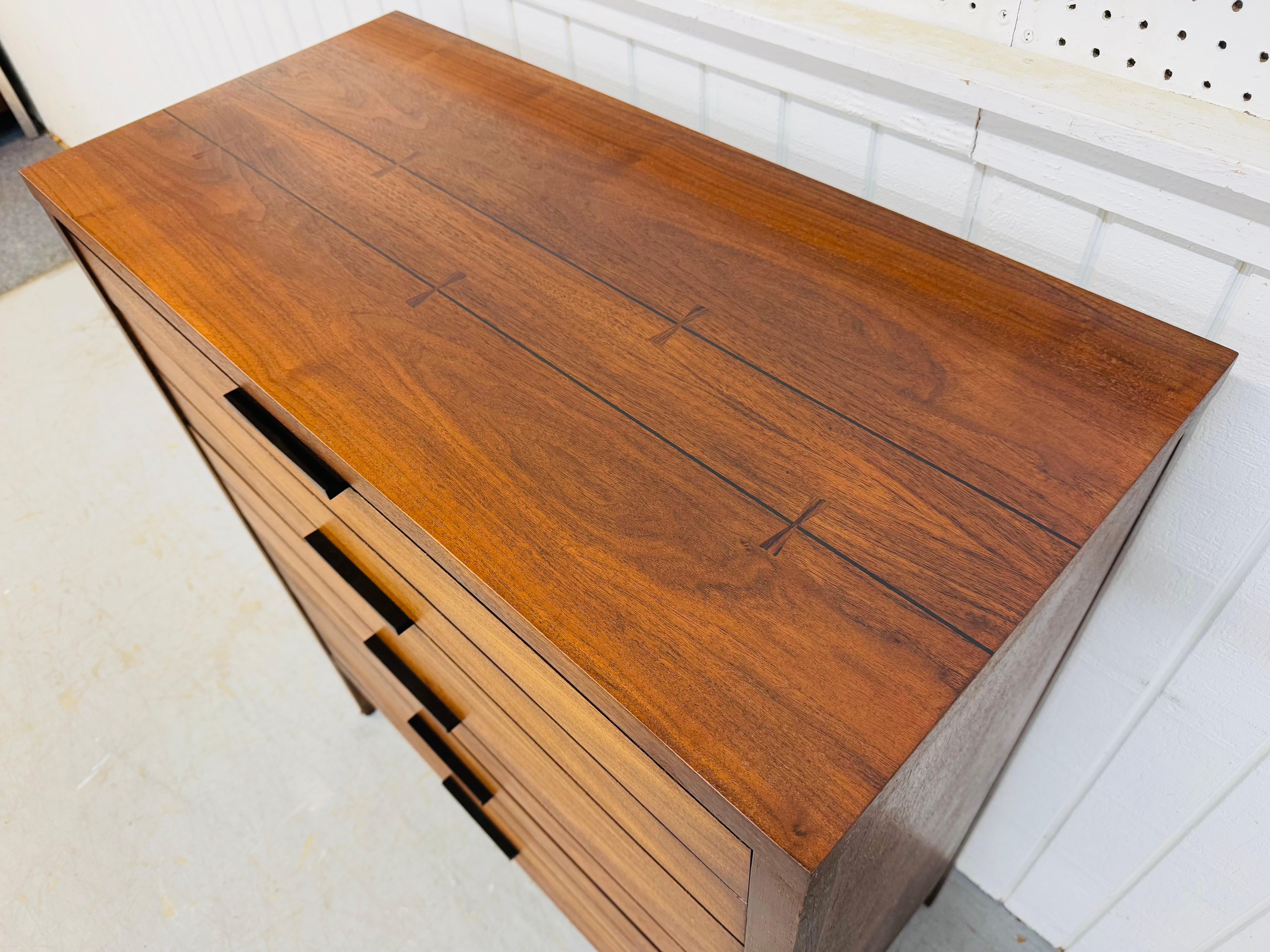 Mid-Century moderno Cassapanca alta in noce Tuxedo Lane's, moderna del metà secolo in vendita