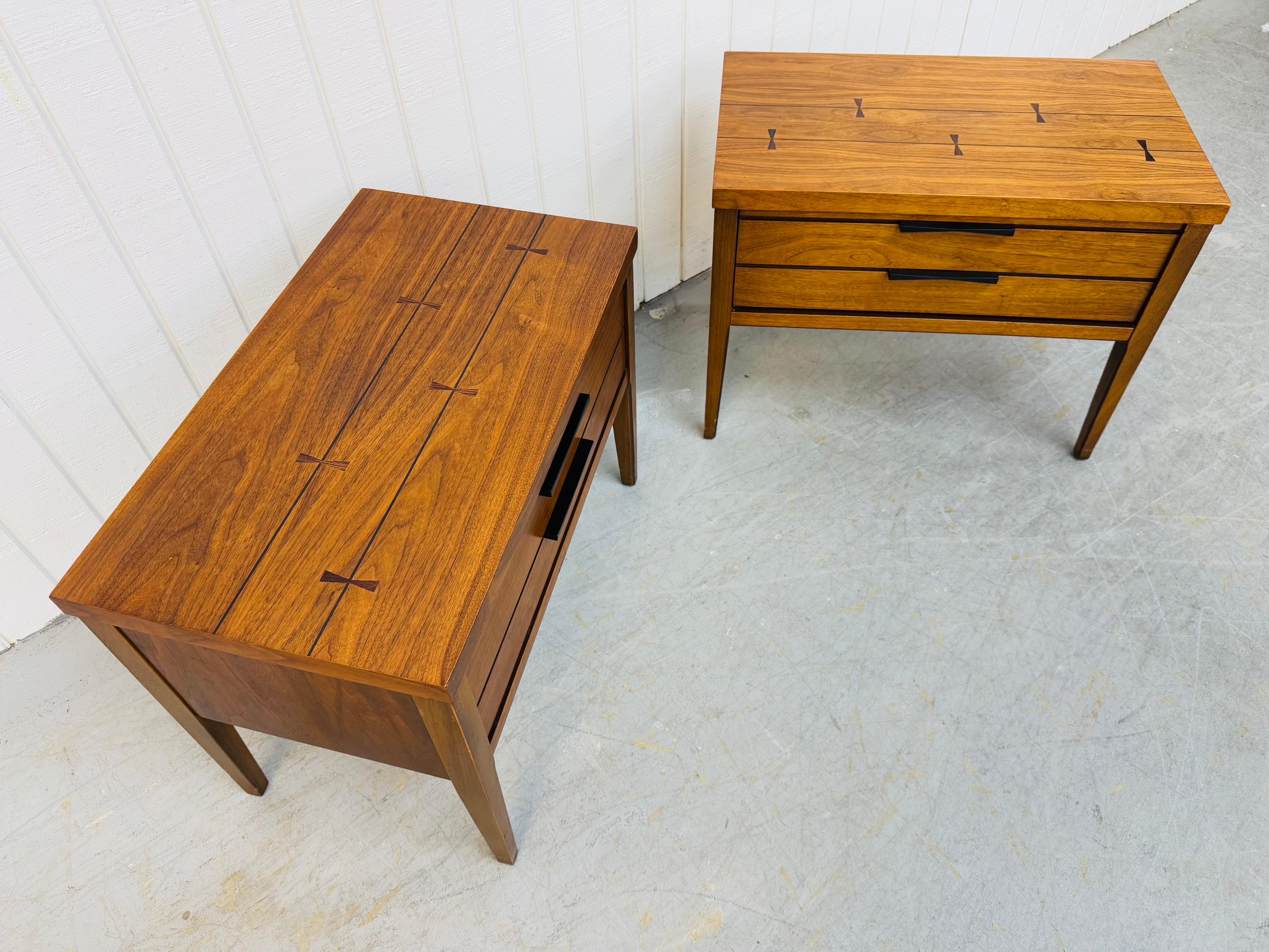 Mid-Century Modern Lane Tuxedo Walnut Nightstands - Set of 2 In Good Condition For Sale In Clarksboro, NJ