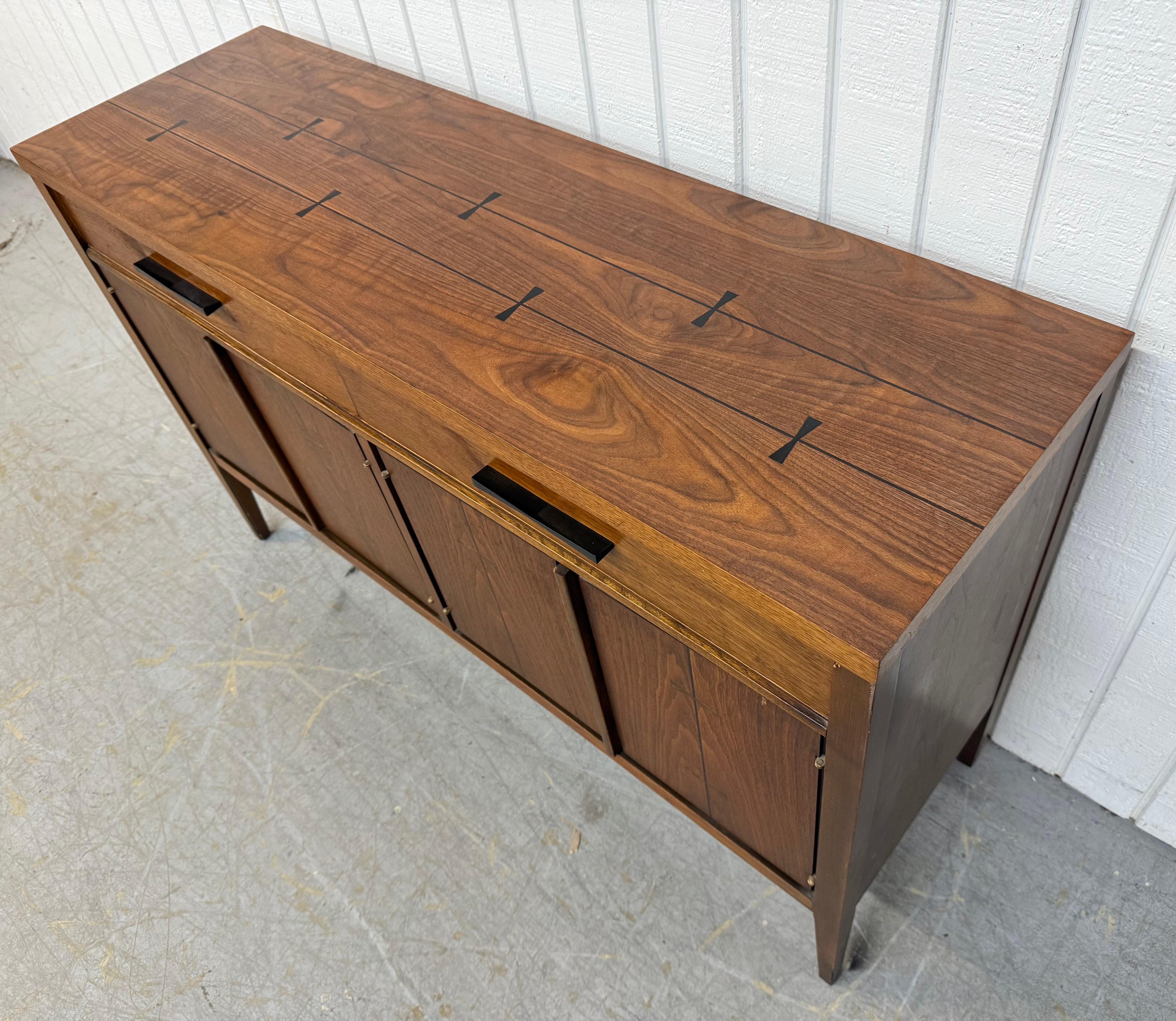 Mid-Century Modern Lane's Tuxedo Server aus Nussbaum (Metall) im Angebot