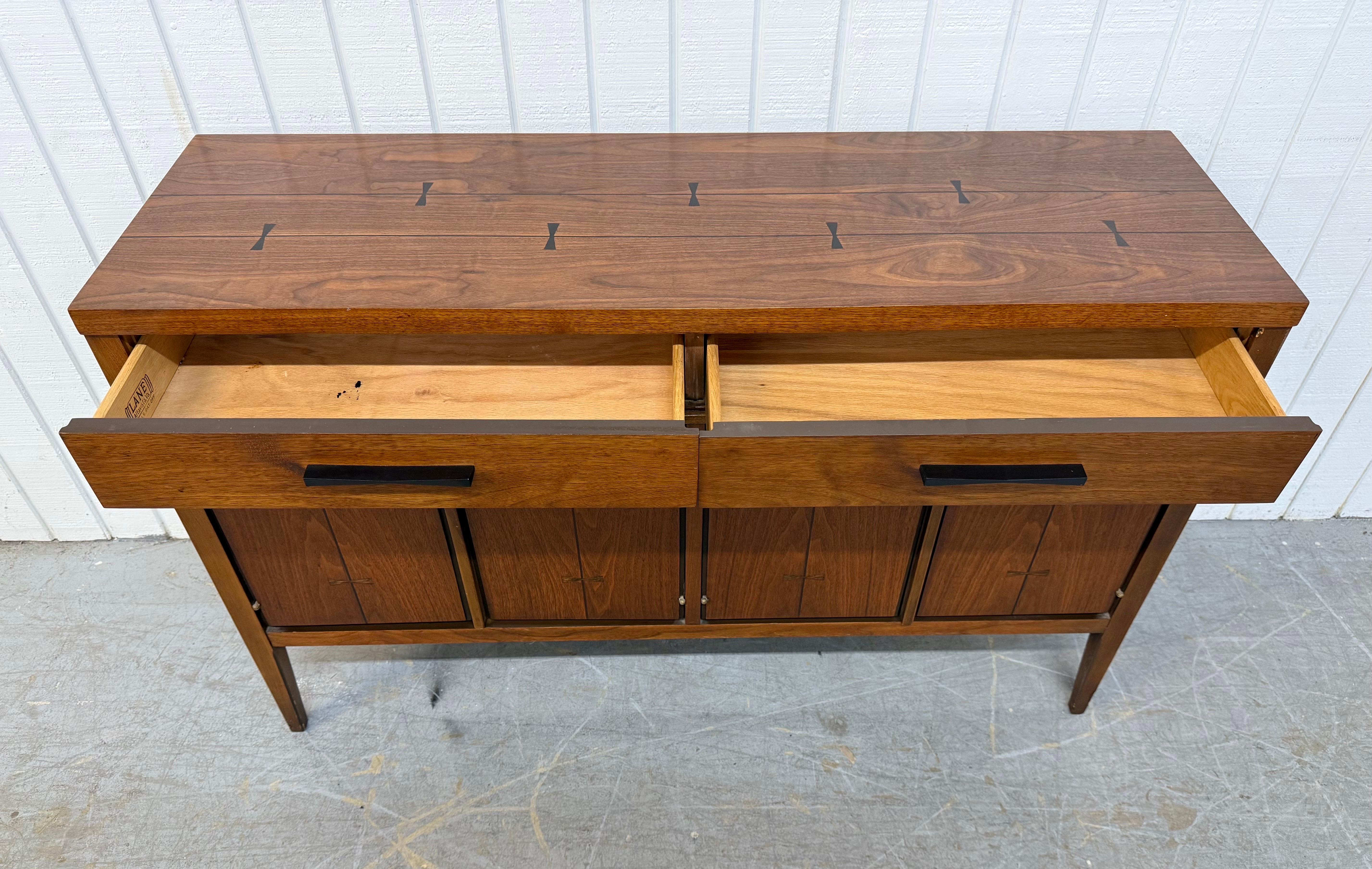 Mid-Century Modern Lane's Tuxedo Server aus Nussbaum im Angebot 1