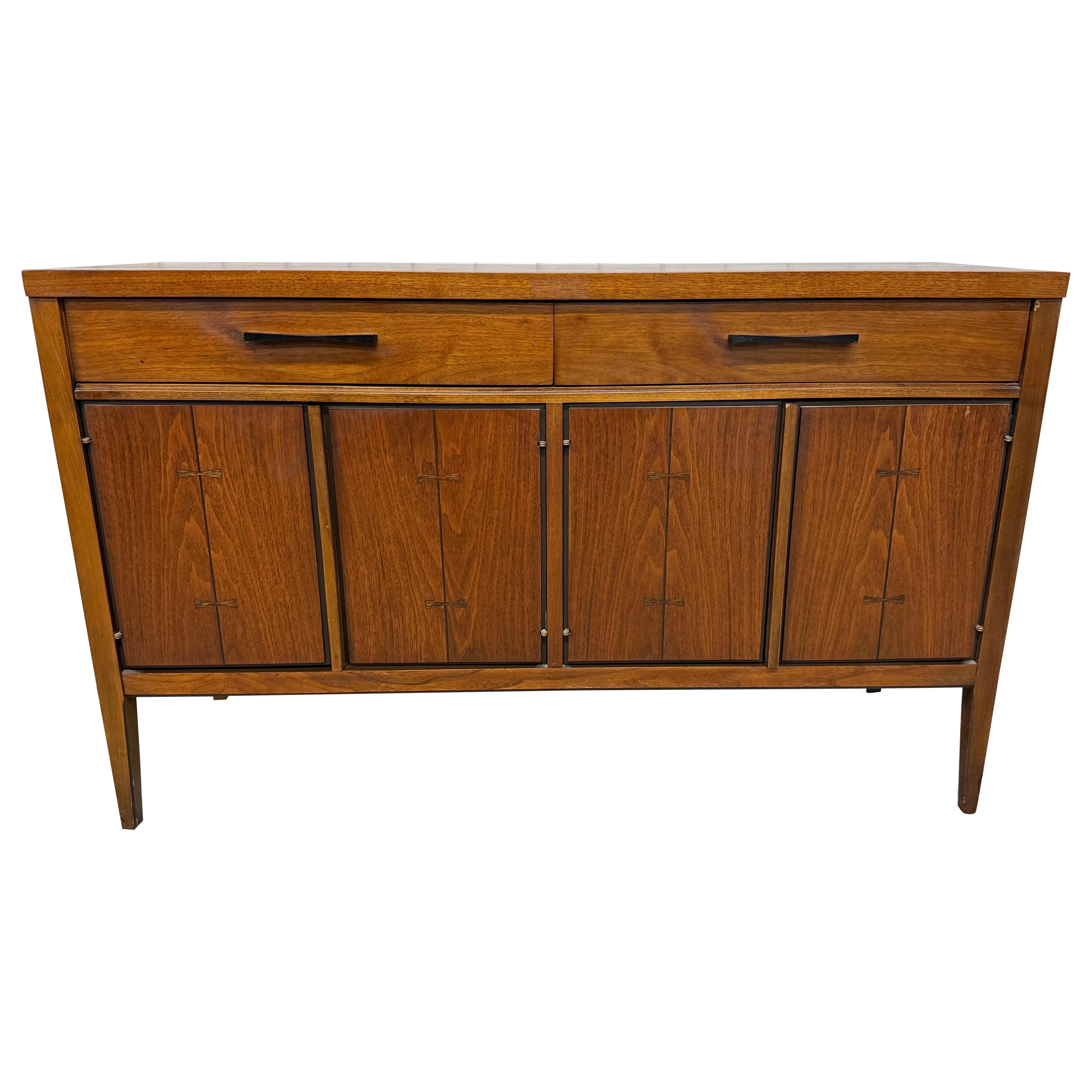 Mid-Century Modern Lane's Tuxedo Server aus Nussbaum im Angebot