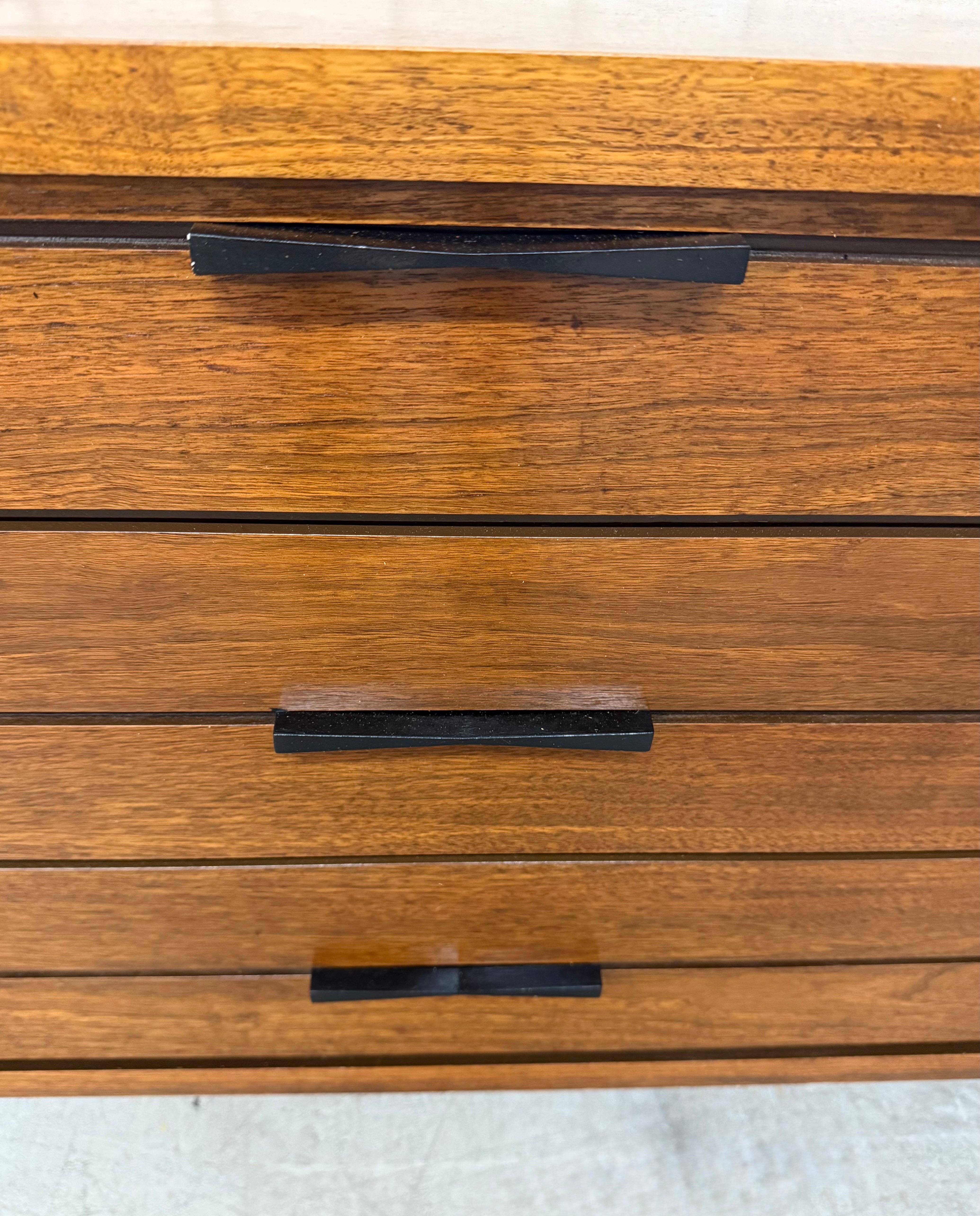 Mid-Century Modern Lane Tuxedo Walnut Sideboard For Sale 4