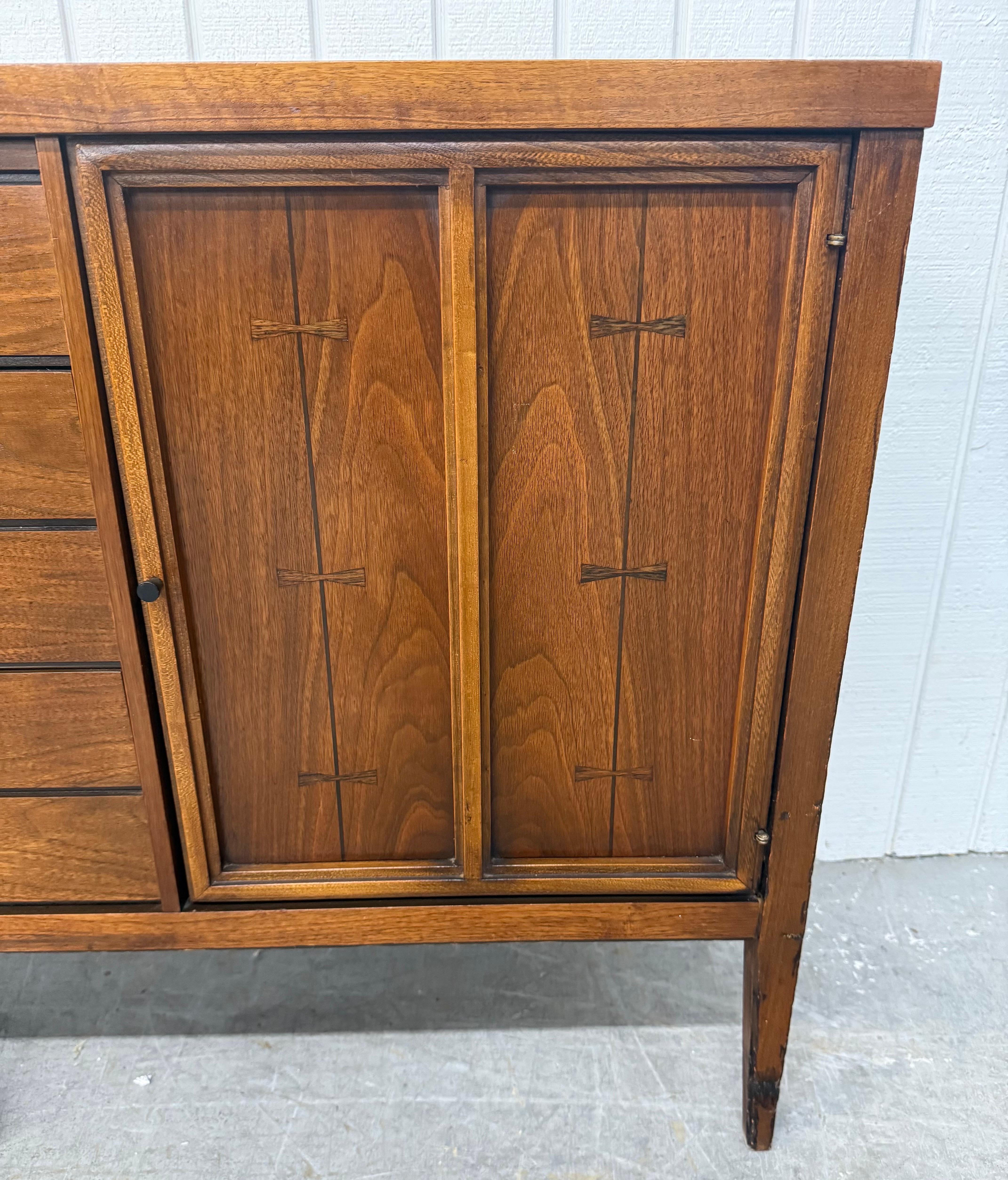 Mid-Century Modern Lane Tuxedo Walnut Sideboard For Sale 2