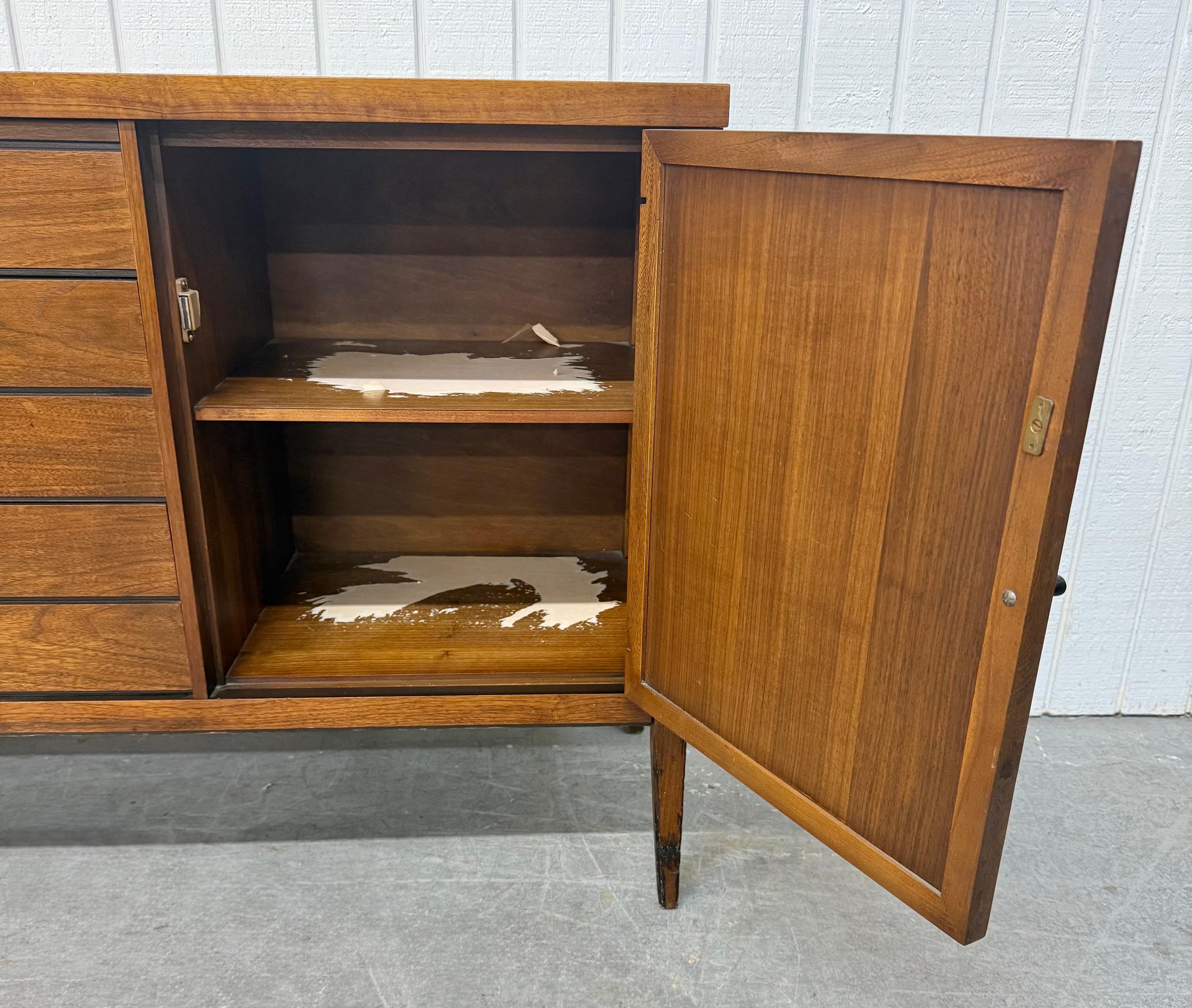 Mid-Century Modern Lane Tuxedo Walnut Sideboard For Sale 3