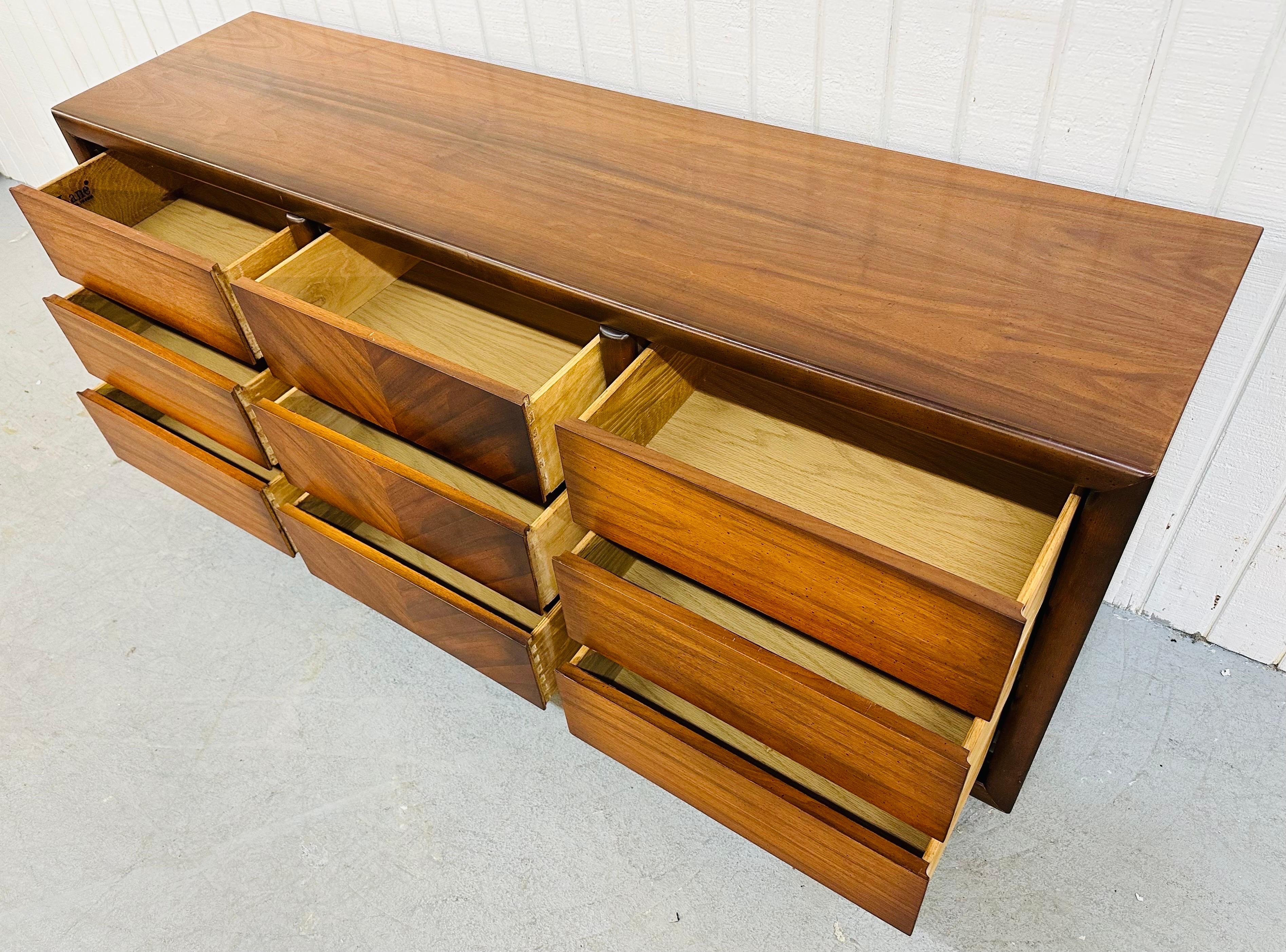 Mid-20th Century Mid-Century Modern Lane Walnut 9-Drawer Dresser