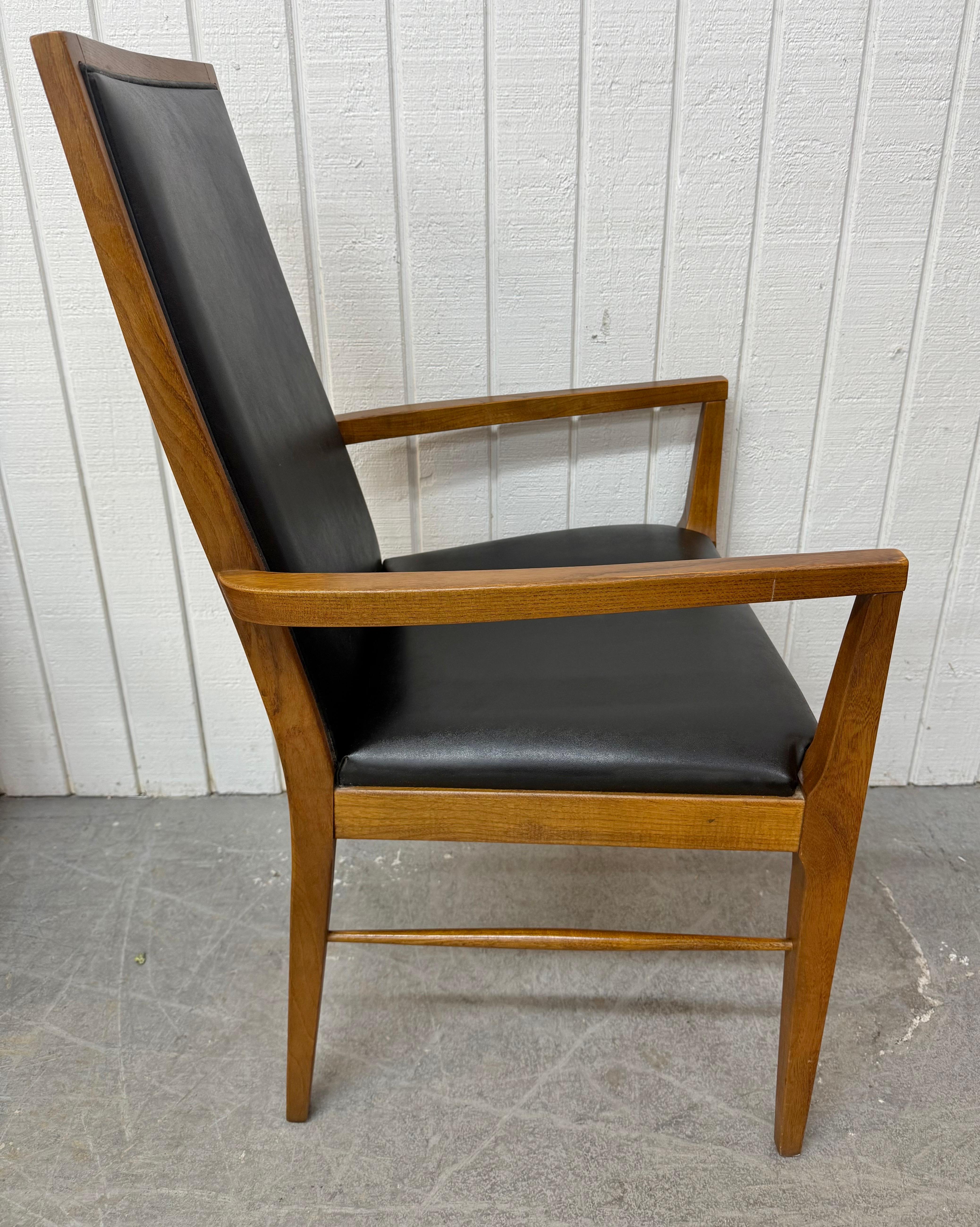 Chaises de salle à manger en vinyle noir et noyer The Moderns Modernity Lane - Lot de 6 Bon état - En vente à Clarksboro, NJ