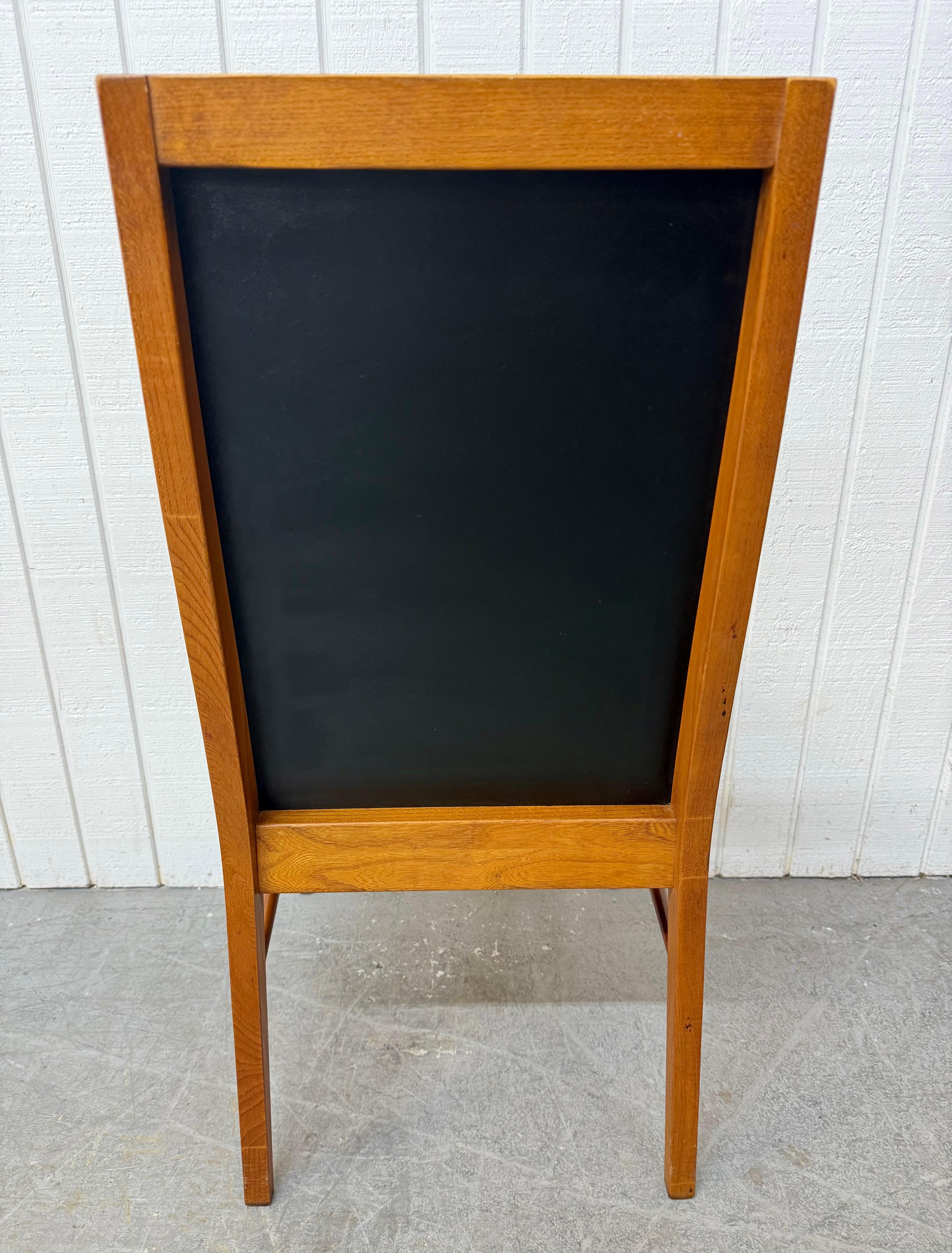 Chaises de salle à manger en vinyle noir et noyer The Moderns Modernity Lane - Lot de 6 en vente 2