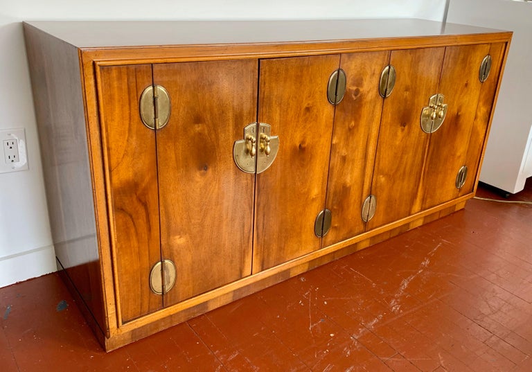 Mid-Century Modern Lane Walnut & Brass Credenza Server Buffet Sideboard Cabinet For Sale 2