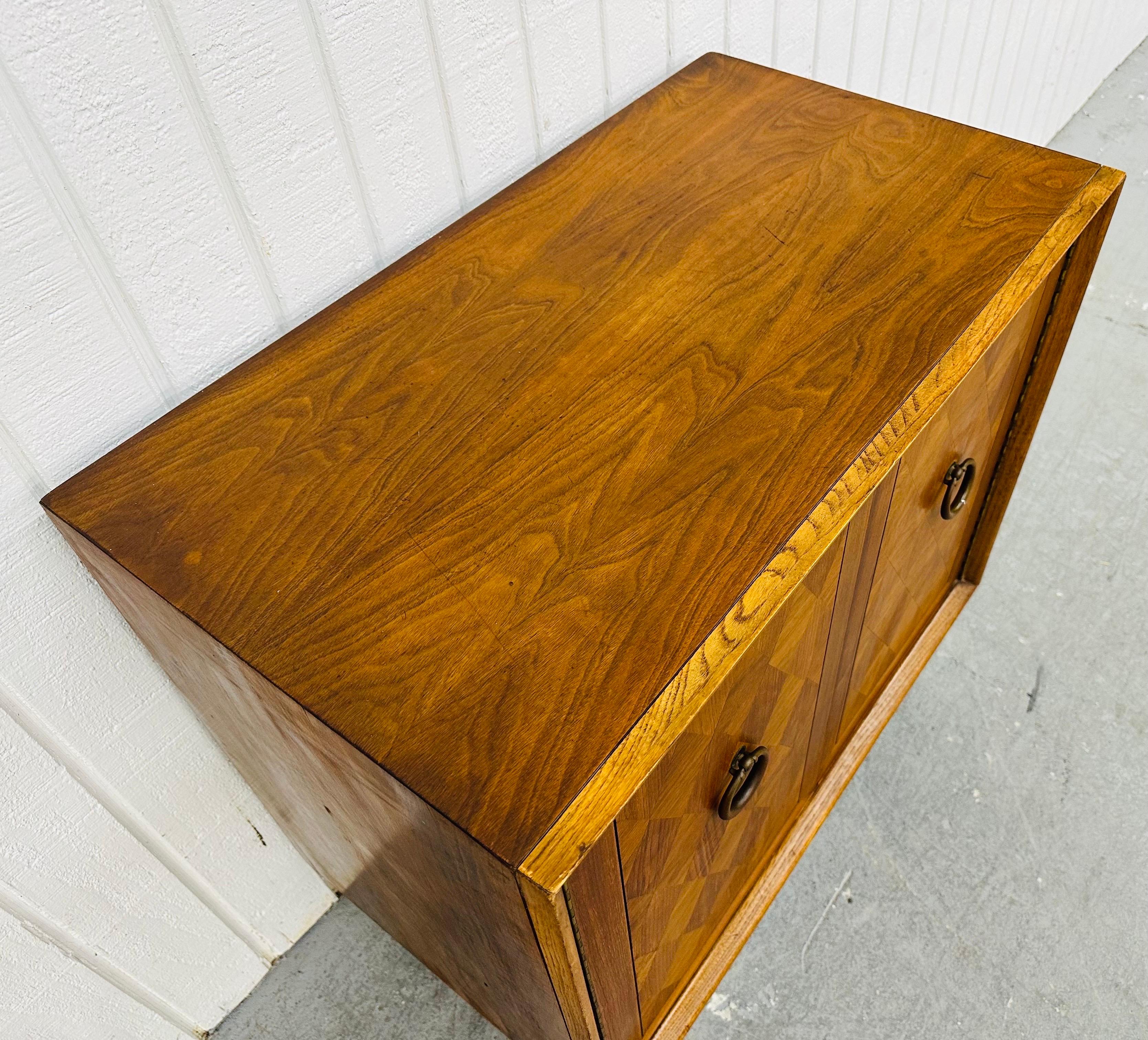 Mid-Century Modern Lane Walnut Cedar Cabinet In Good Condition In Clarksboro, NJ