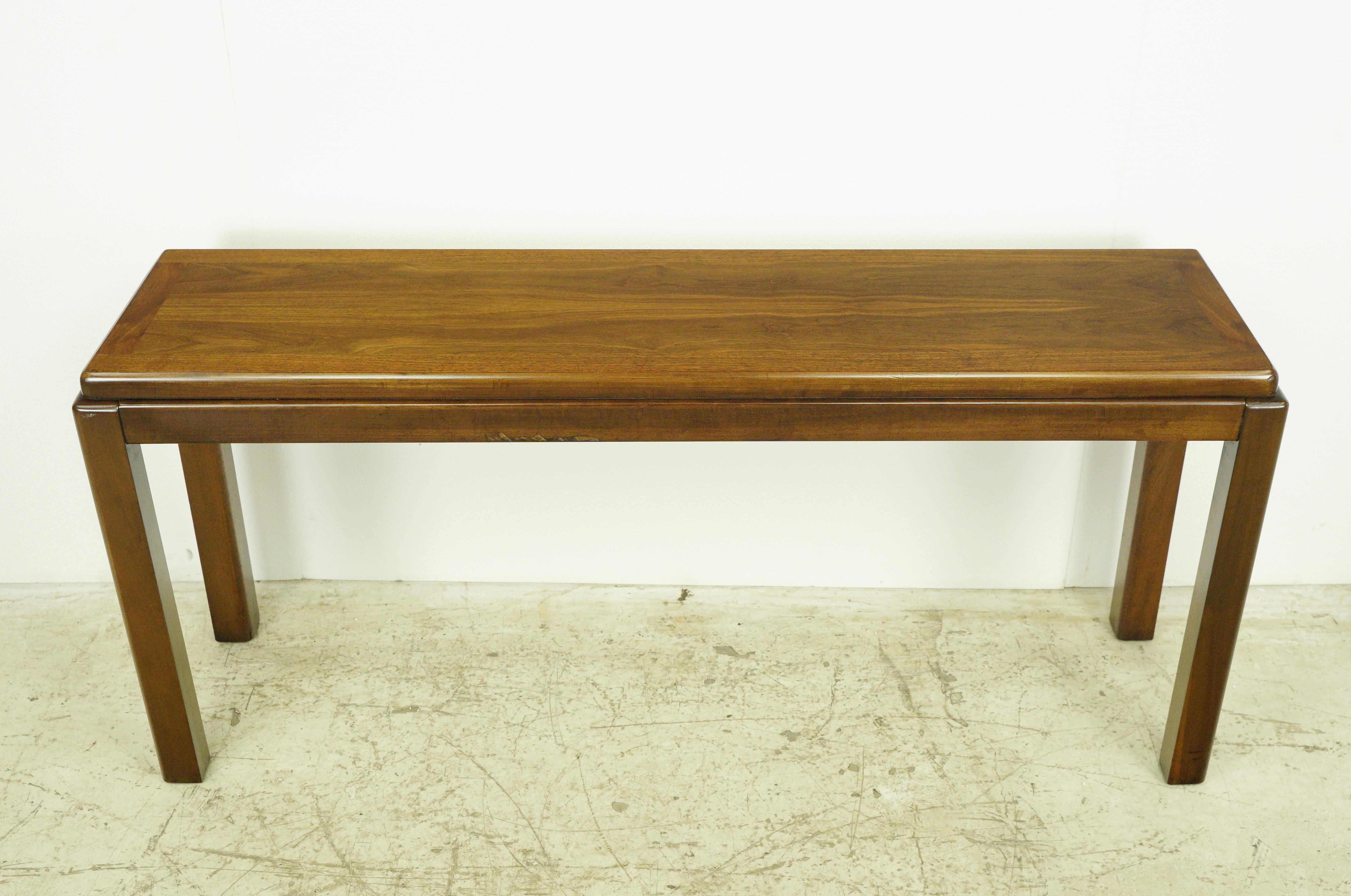 Mid-Century Modern Lane Walnut Console Sofa Table In Good Condition For Sale In New York, NY
