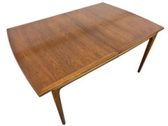 Mesa de comedor Lane de nogal, moderna de mediados de siglo