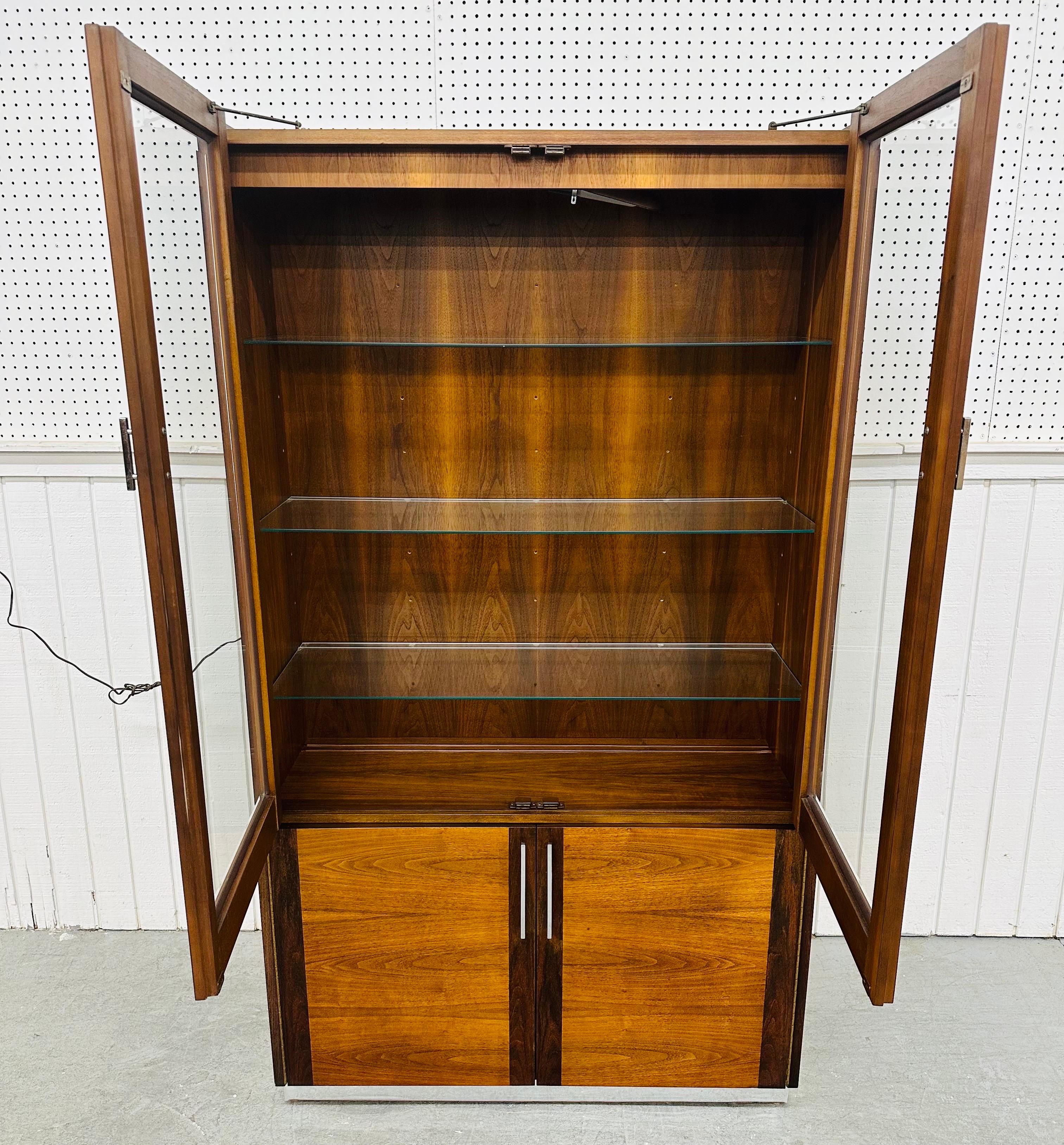 Mid-Century Modern Lane Walnut Display Cabinets - Set of 2 In Good Condition For Sale In Clarksboro, NJ