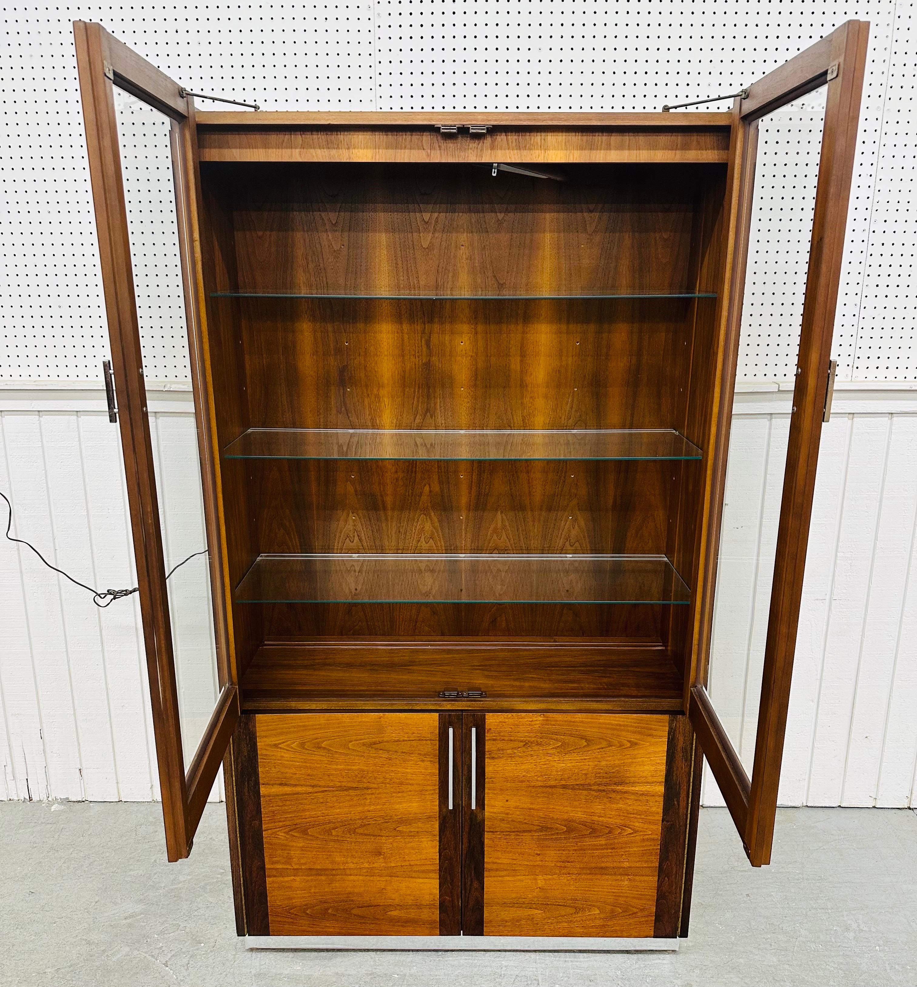 Mid-Century Modern Lane Walnut Display Cabinets - Set of 2 In Good Condition In Clarksboro, NJ