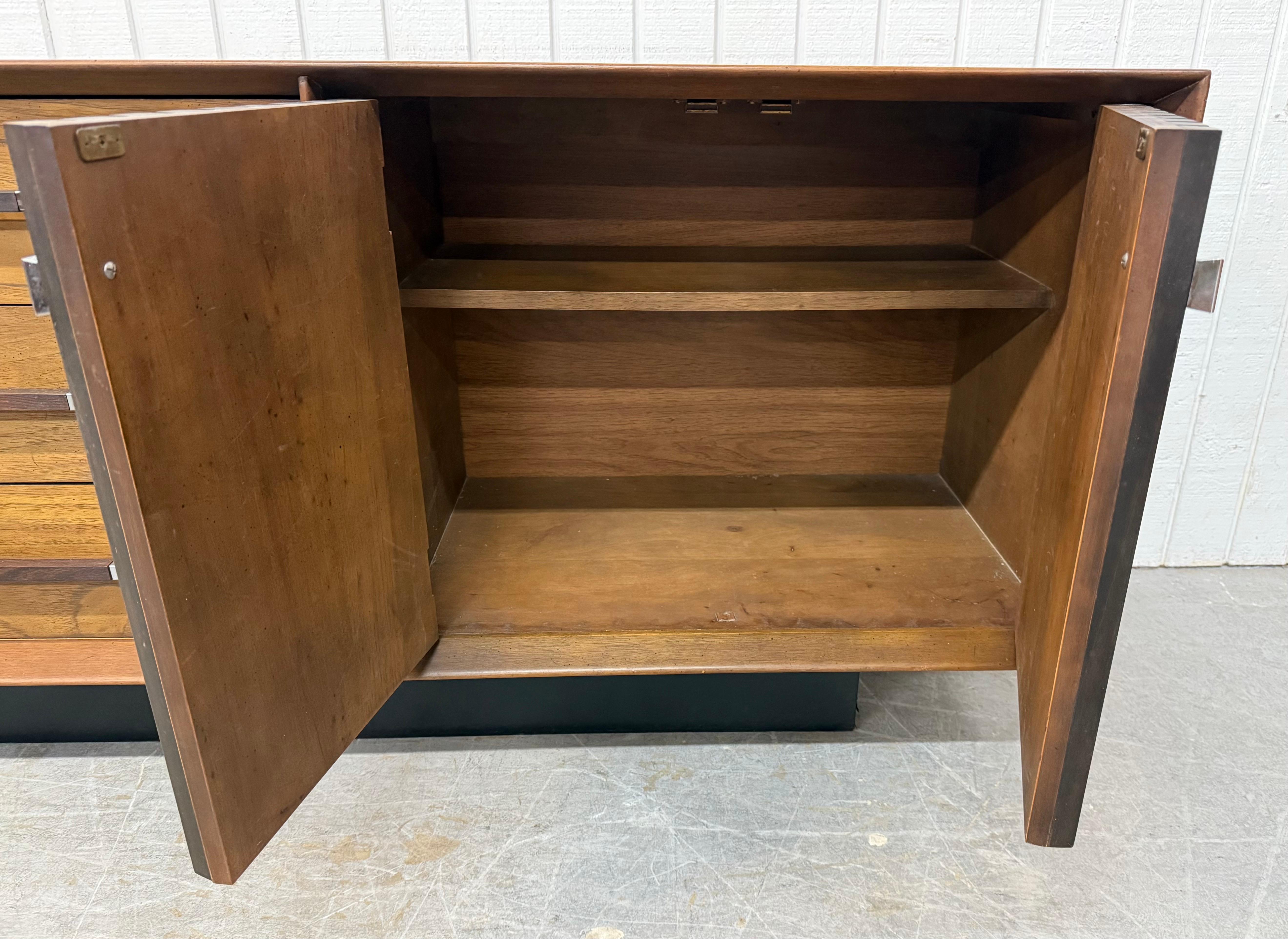 Credenza Lane's in legno di noce e palissandro, stile metà secolo moderno in vendita 1